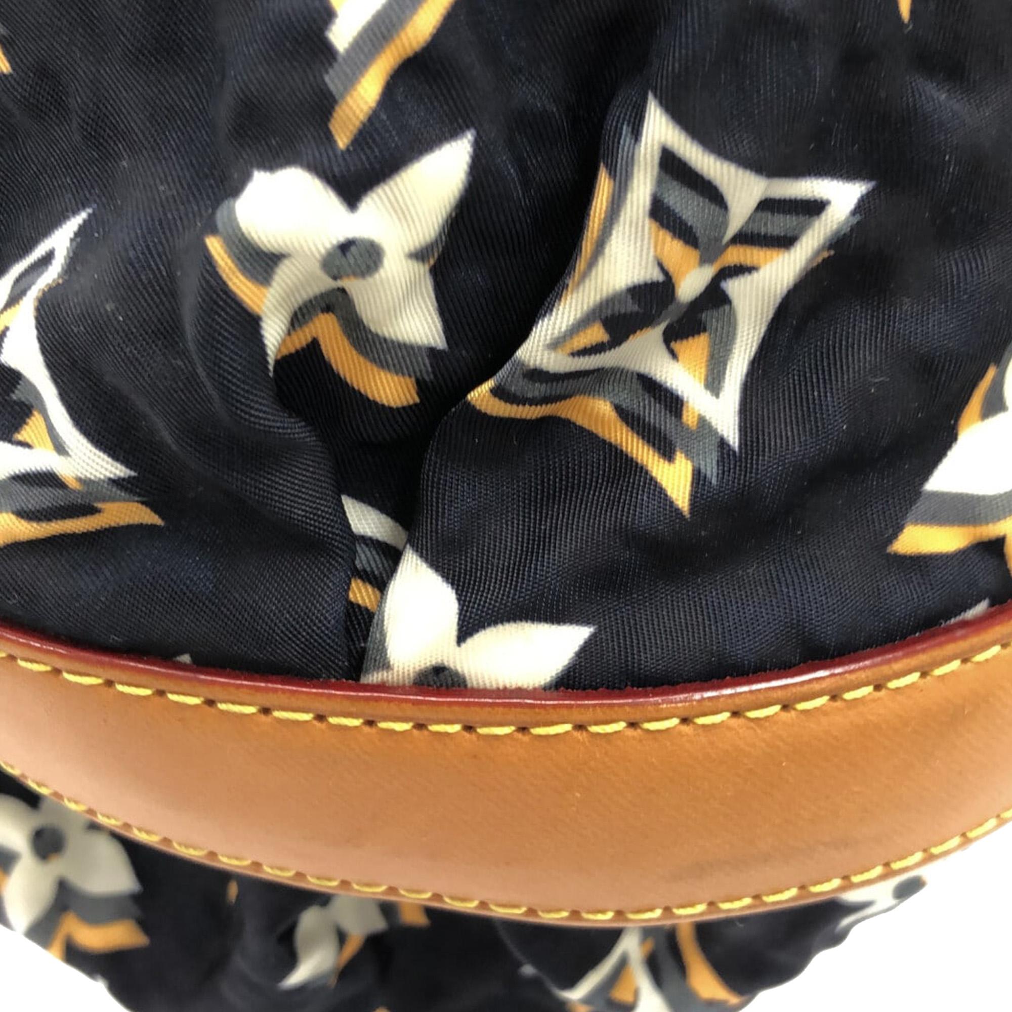 Louis Vuitton Monogram Bulles MM (SHG-kUUiB9)