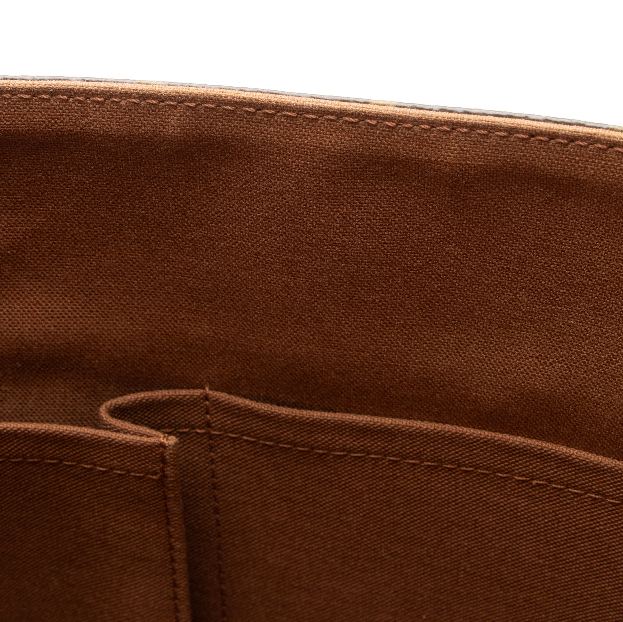 Louis Vuitton Monogram Canvas Abbesses Messenger Bag (SHF-qeNApQ)