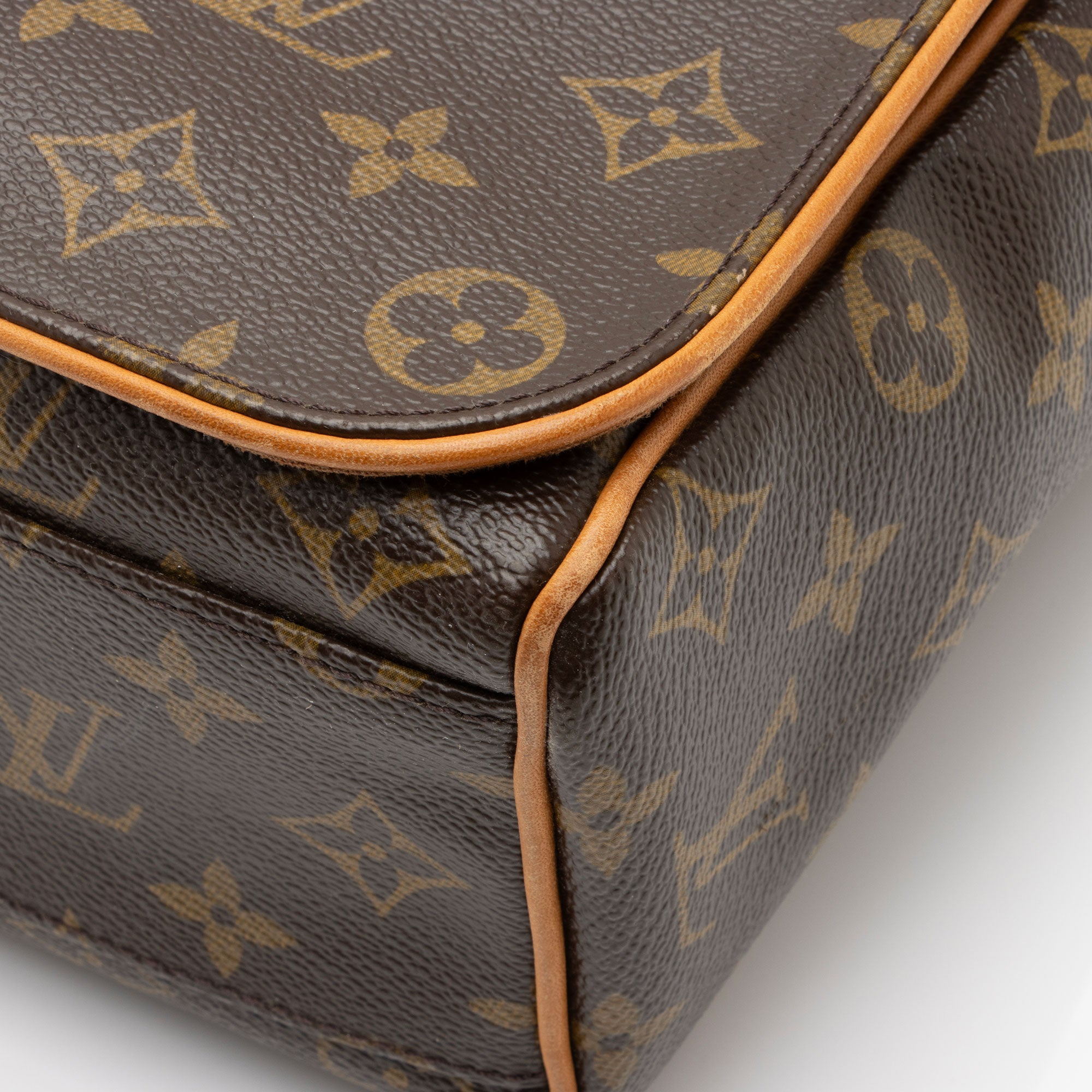 Louis Vuitton Monogram Canvas Abbesses Messenger Bag (SHF-qeNApQ)