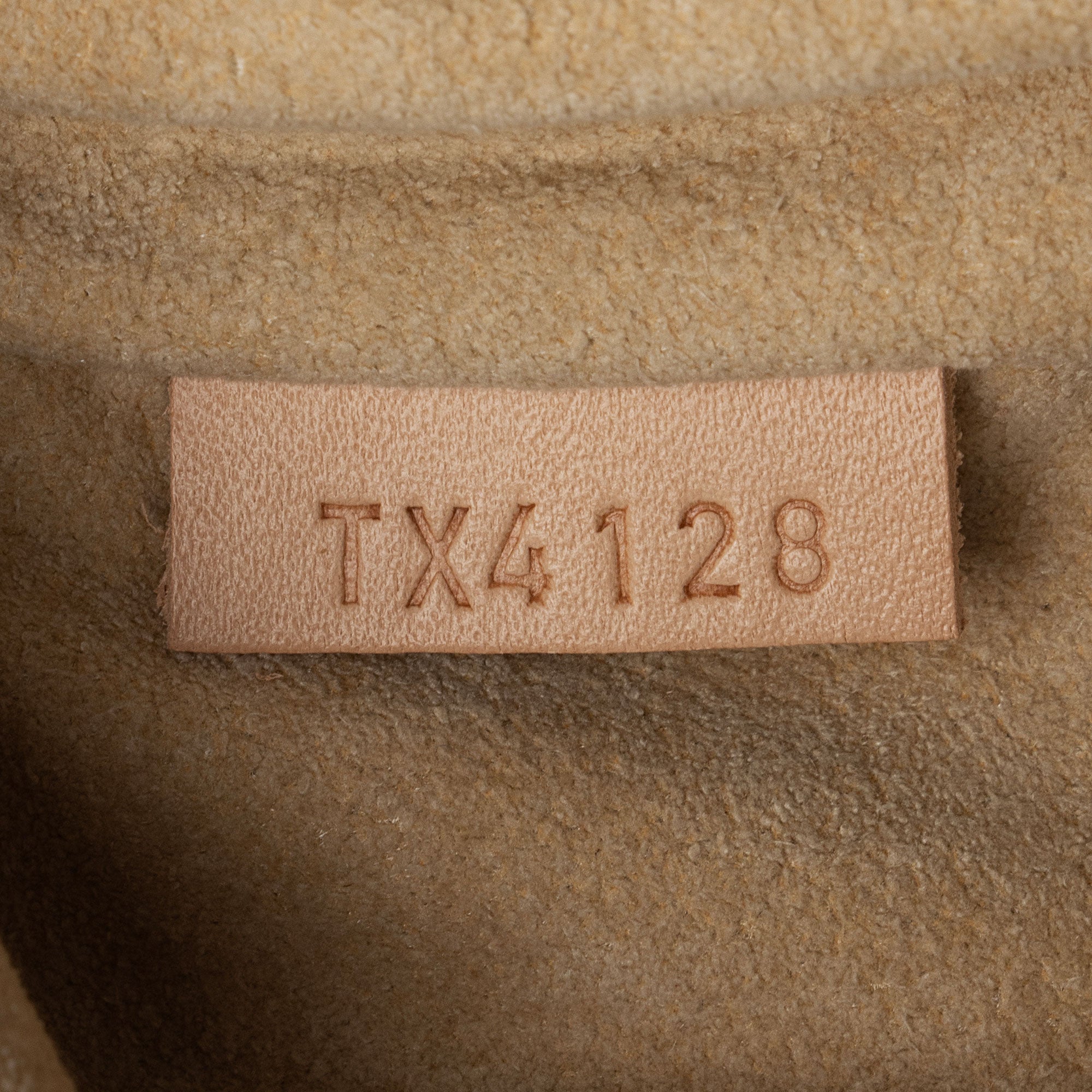 Louis Vuitton Monogram Canvas Artsy MM Shoulder Bag (SHF-SB1tCn)