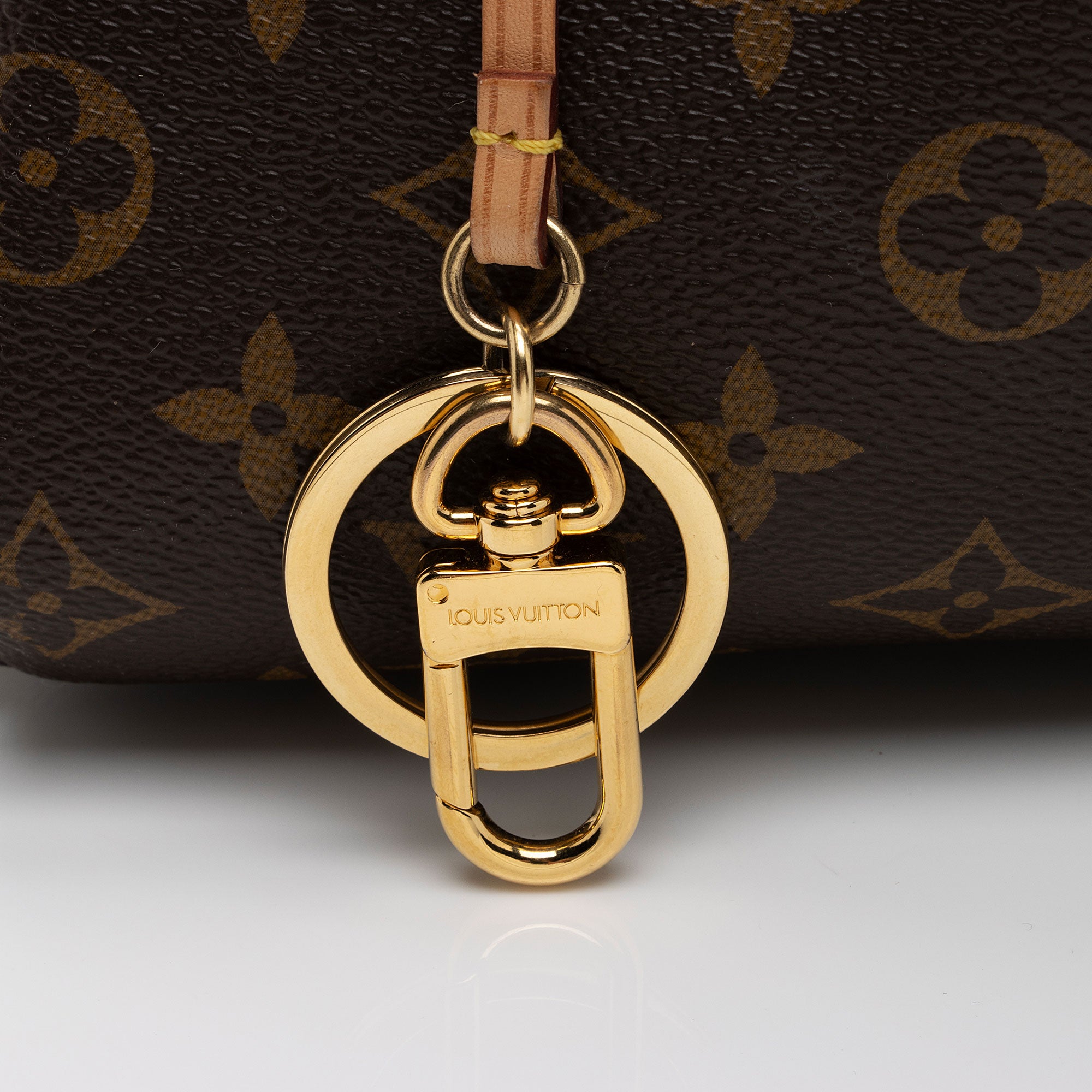 Louis Vuitton Monogram Canvas Artsy MM Shoulder Bag (SHF-SB1tCn)