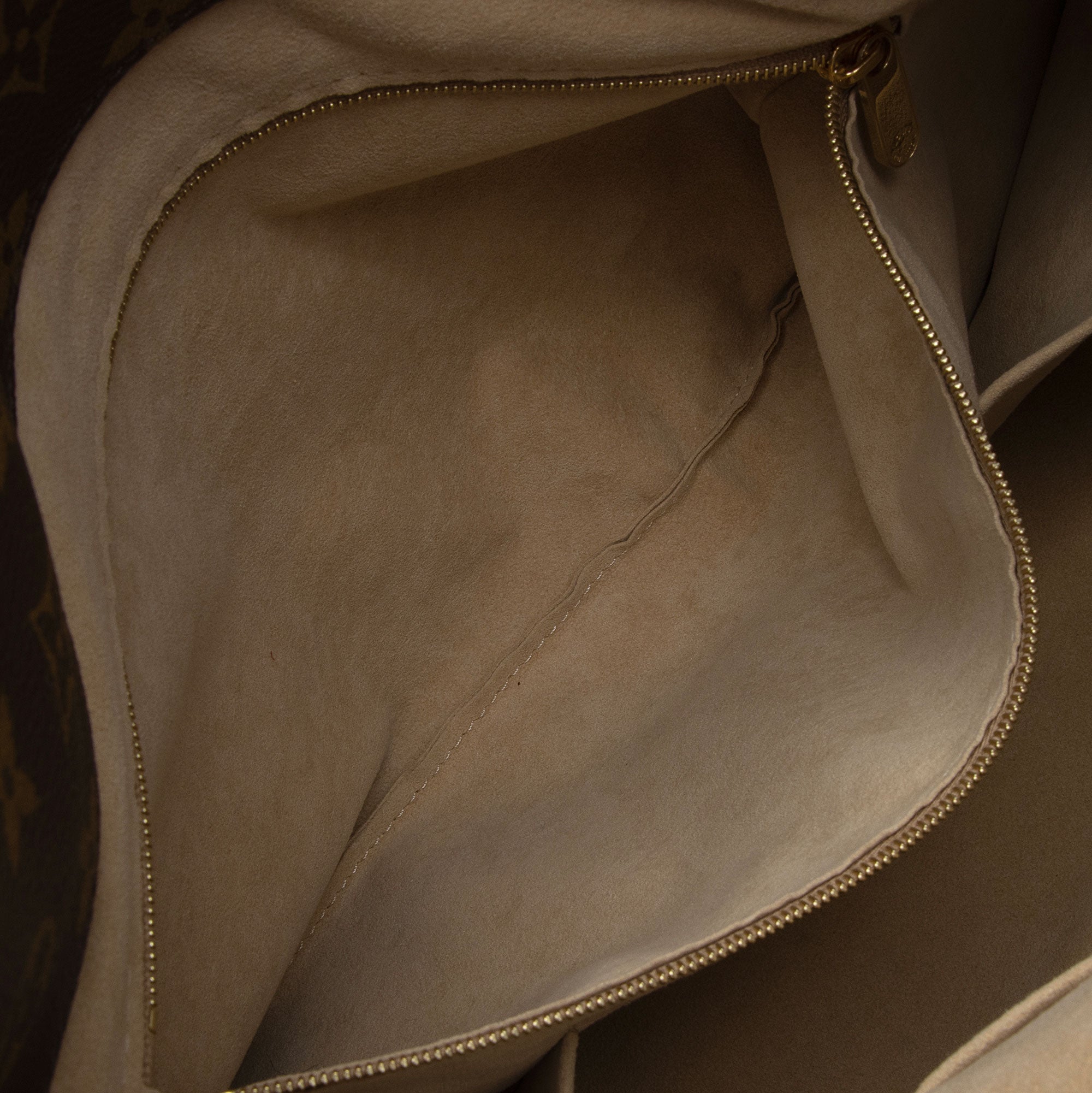 Louis Vuitton Monogram Canvas Artsy MM Shoulder Bag (SHF-SB1tCn)