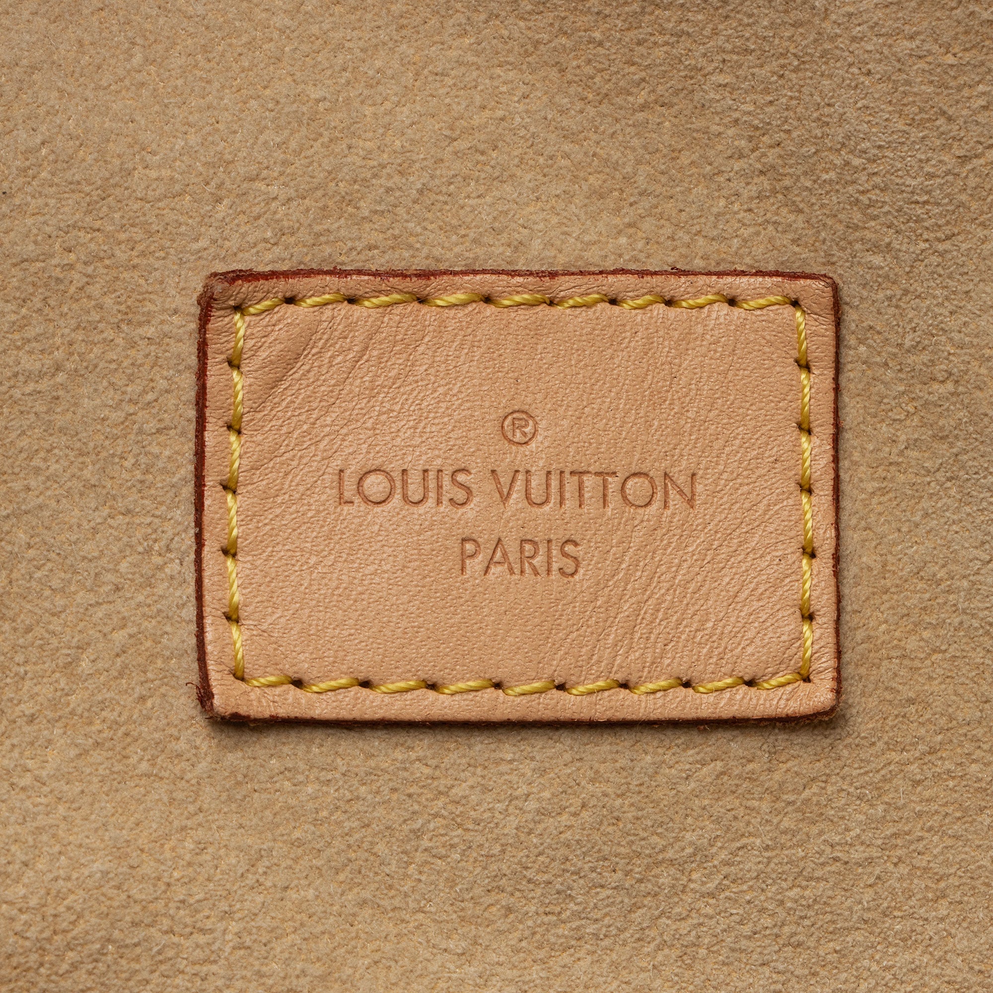 Louis Vuitton Monogram Canvas Artsy MM Shoulder Bag (SHF-SB1tCn)