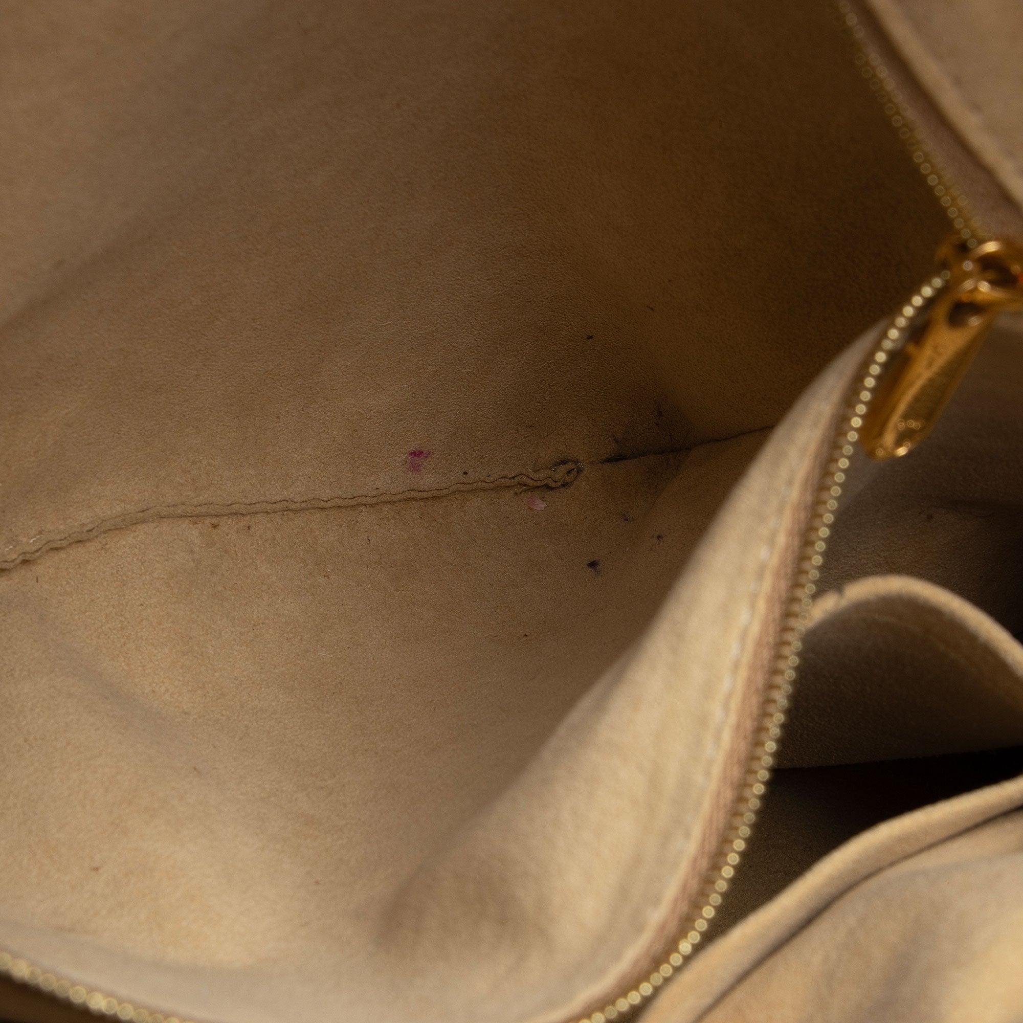 Louis Vuitton Monogram Canvas Artsy MM Shoulder Bag (SHF-FfYl36)