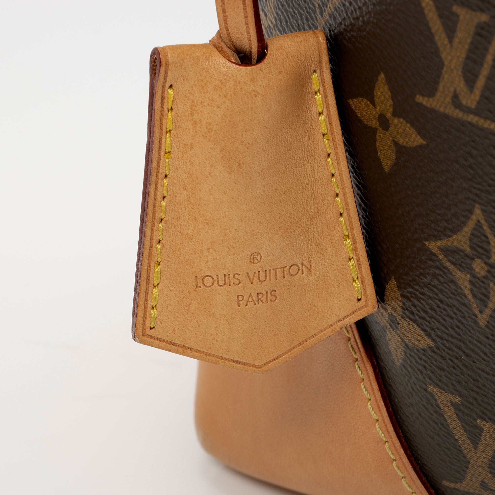 Louis Vuitton Monogram Canvas Berri MM Shoulder Bag (SHF-GOOhhJ)