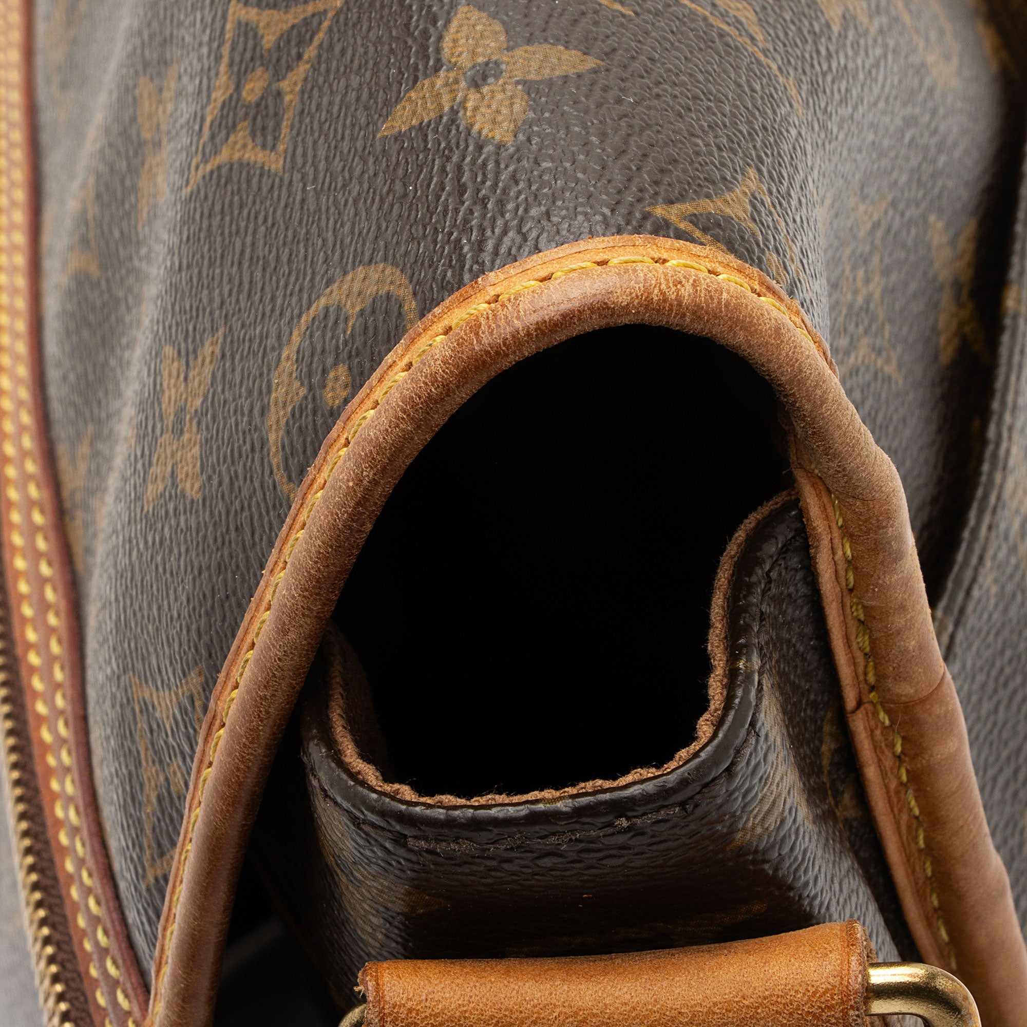 Louis Vuitton Monogram Canvas Bosphore GM Messenger Bag (SHF-geveUQ)
