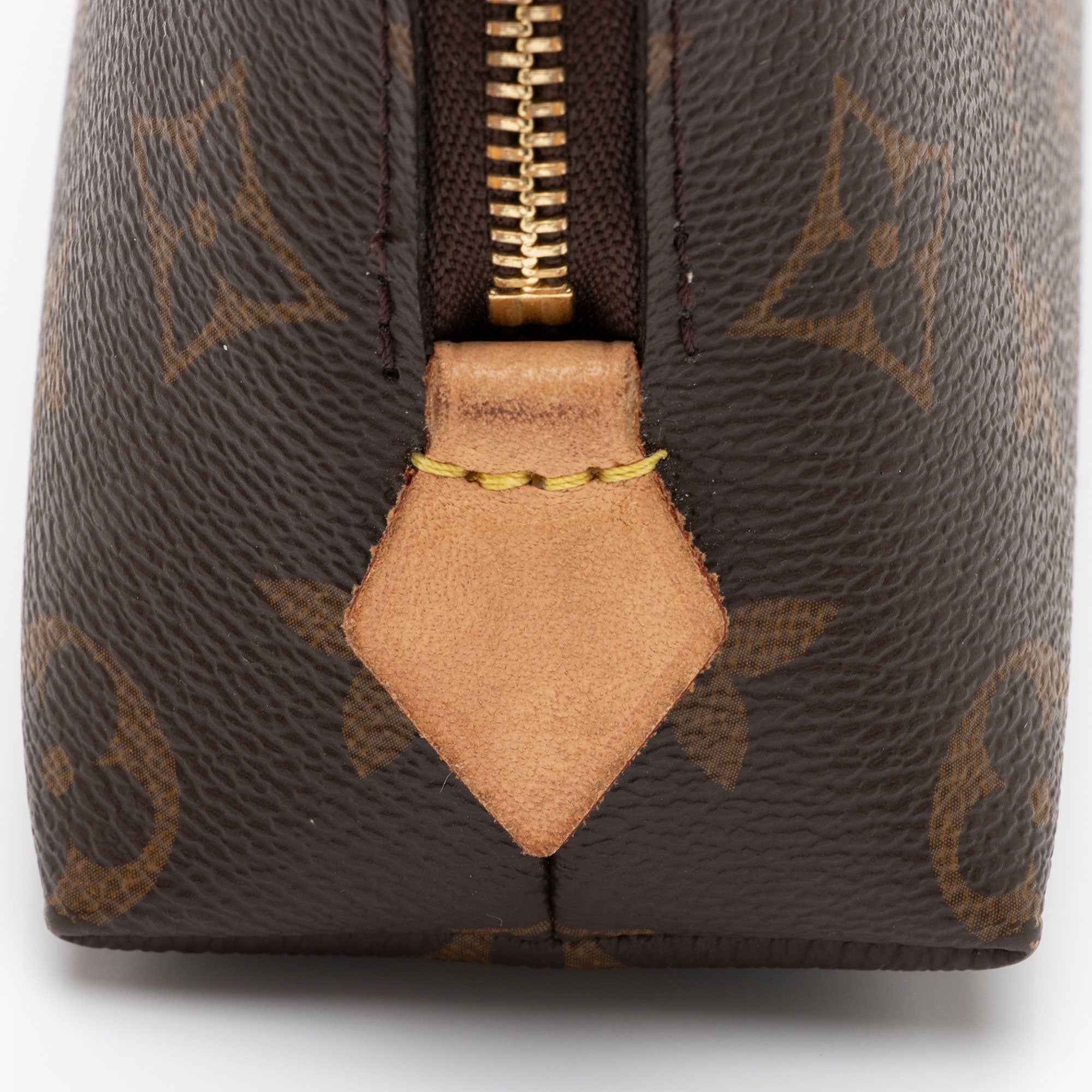 Louis Vuitton Monogram Canvas Cosmetic Pouch (SHF-3ps7Zb)