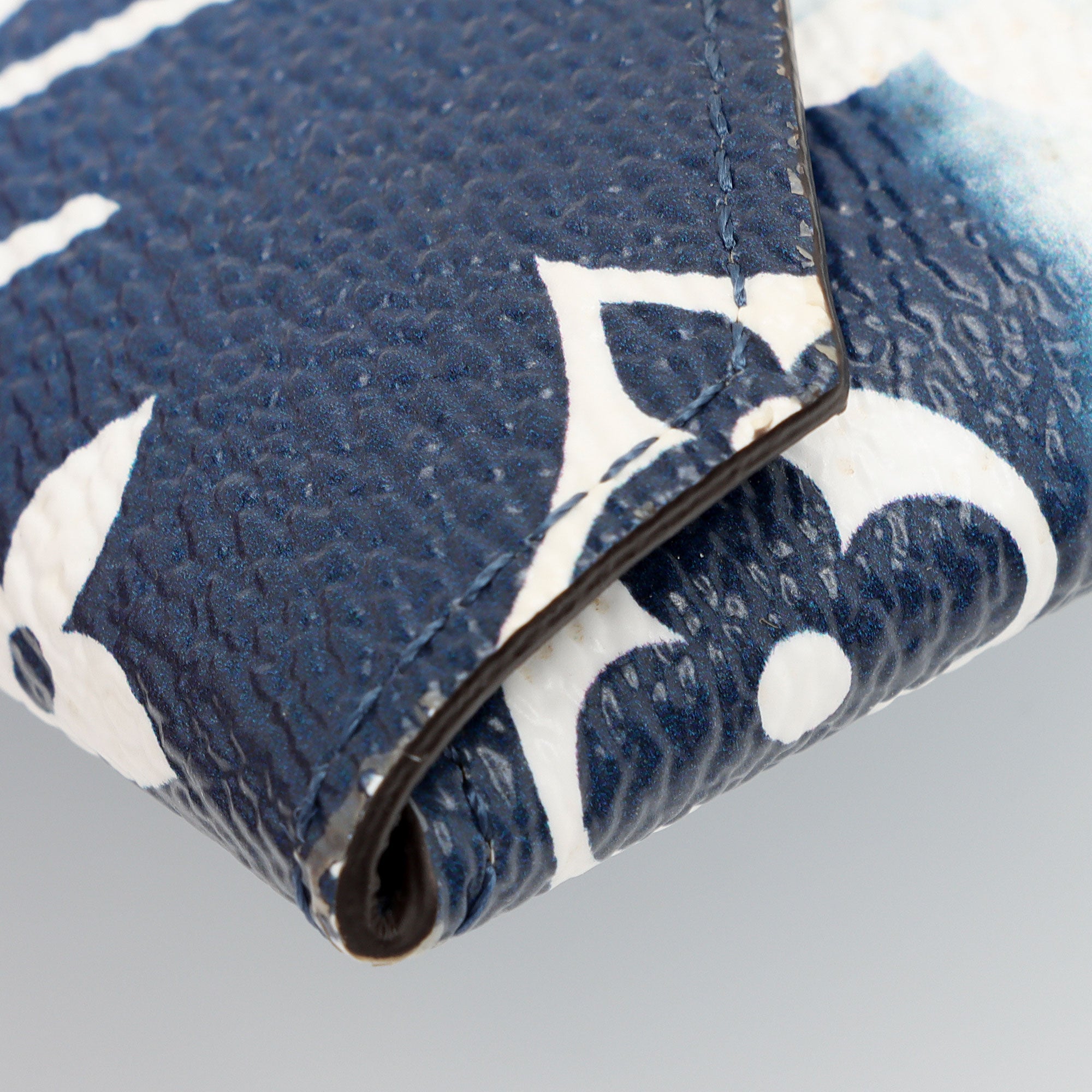 Louis Vuitton Monogram Canvas Escale Kirigami Medium Pouch (SHF-6dkpGd