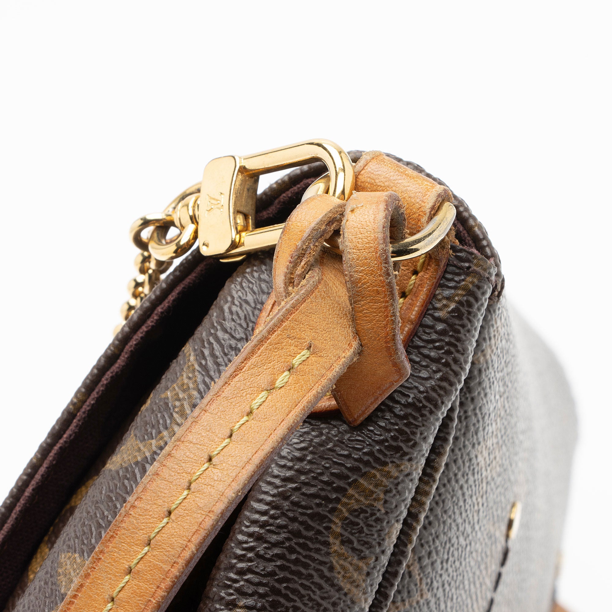 Louis Vuitton Monogram Canvas Favorite MM Shoulder Bag (SHF-yivpBZ)