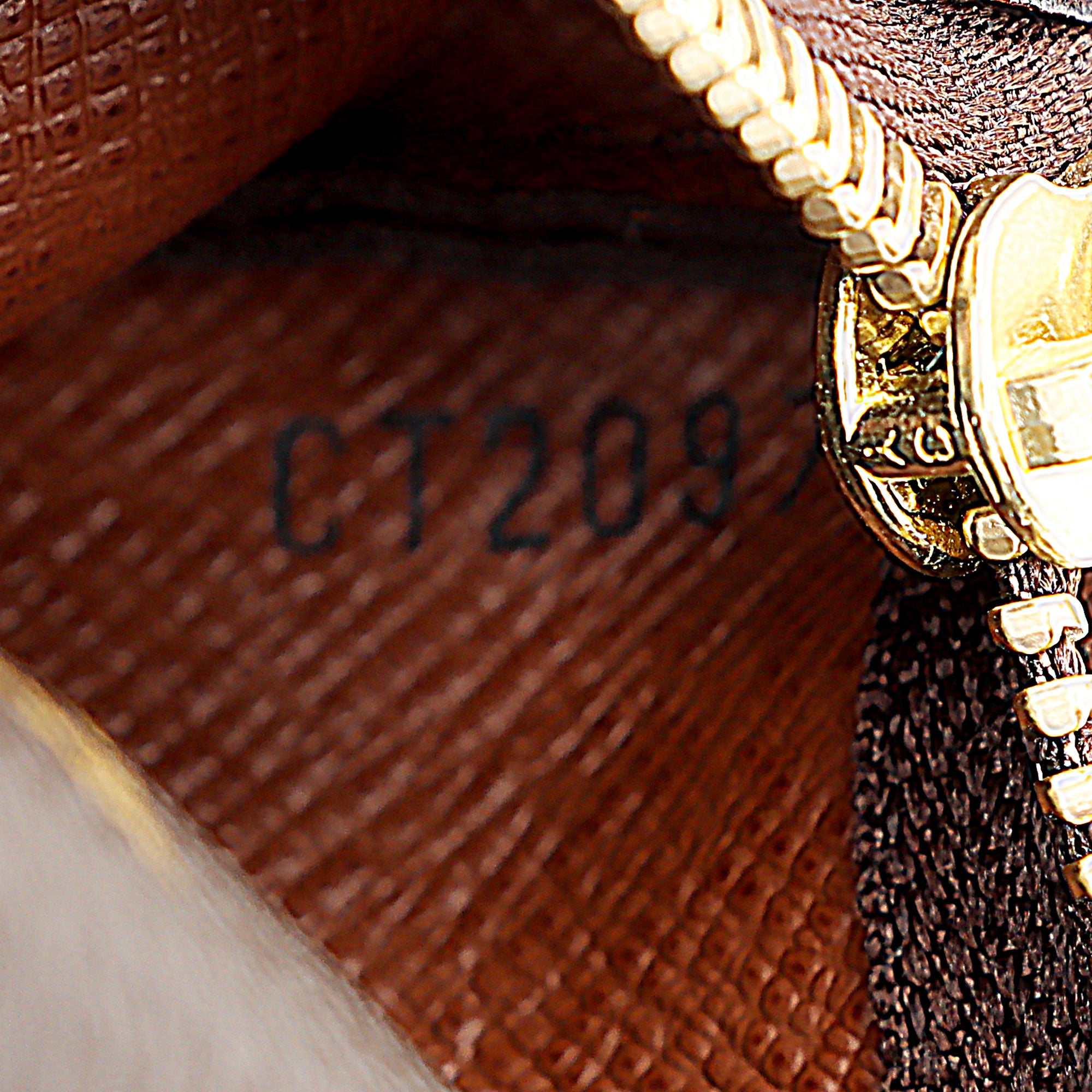 Louis Vuitton Monogram Canvas Key Pouch (SHF-38OnhW)