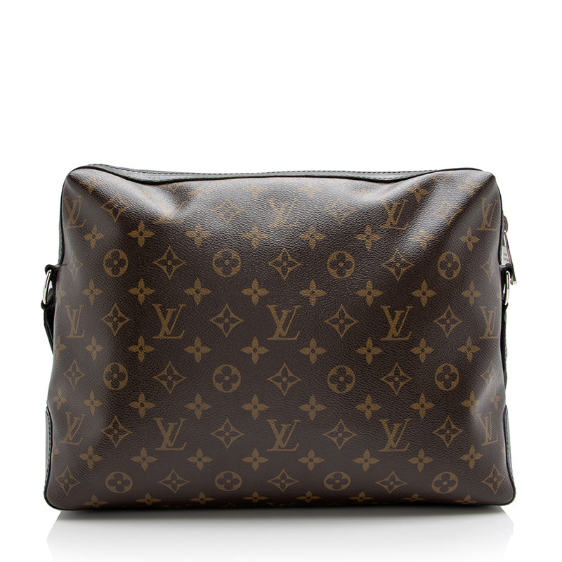 Louis Vuitton - Authenticated Utility Bag - Leather Brown for Men, Very Good Condition
