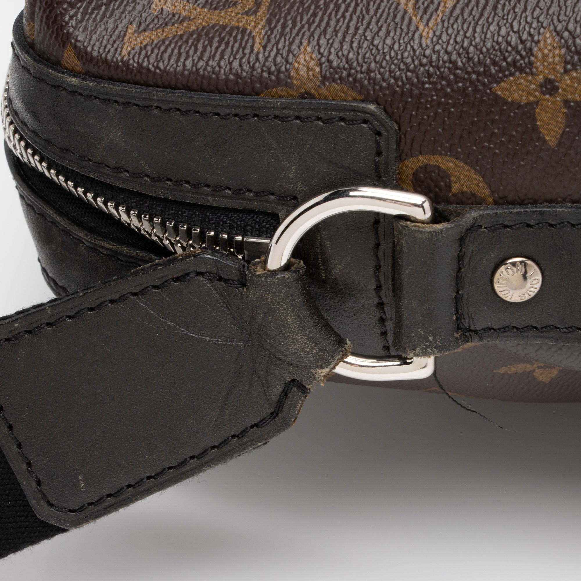 Louis Vuitton Monogram Canvas Macassar Torres Messenger Bag (SHF-0IhoOy)