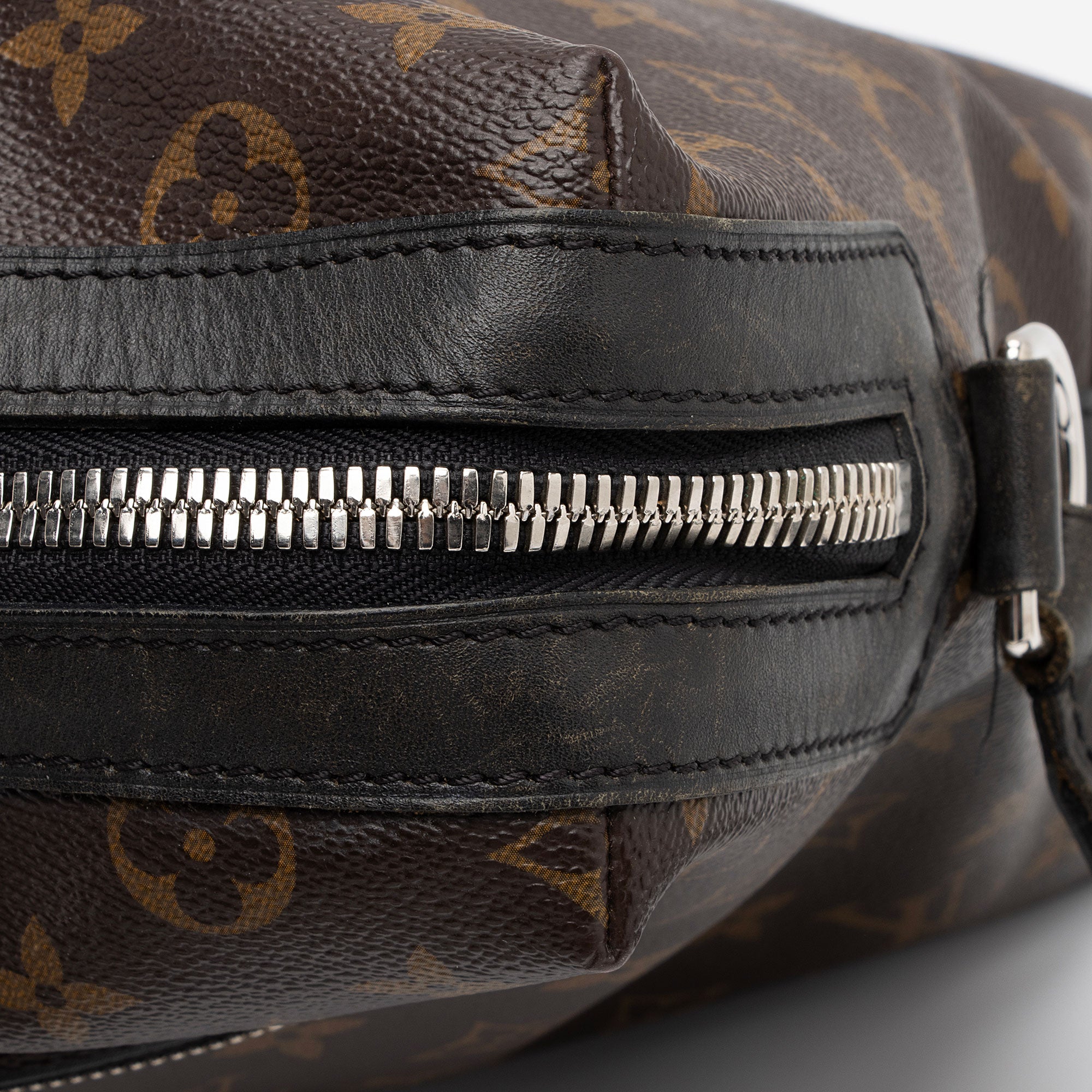 Louis Vuitton Monogram Canvas Macassar Torres Messenger Bag (SHF-0IhoOy)
