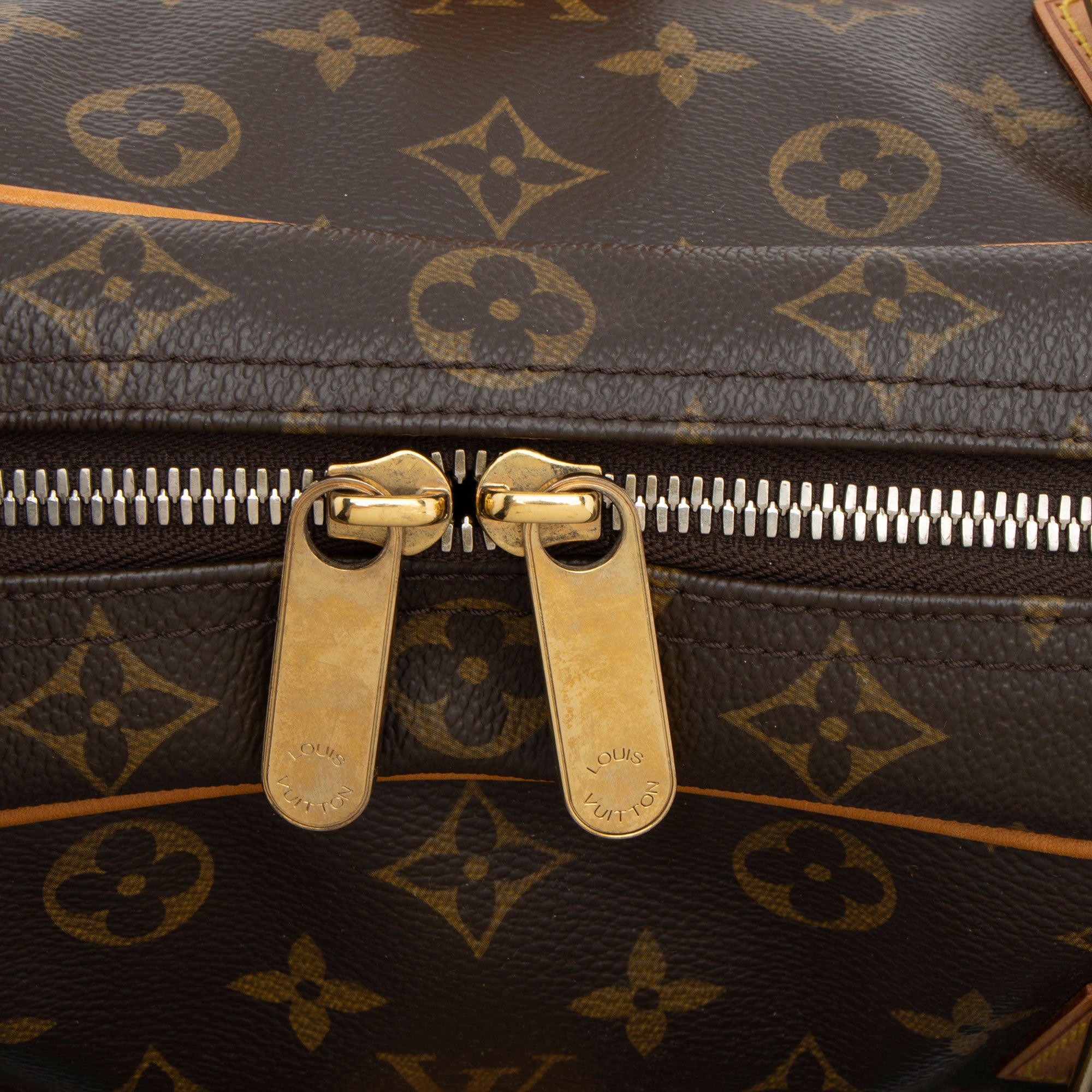 Louis Vuitton Monogram Canvas Manhattan GM Satchel (SHF-FGlzW5)