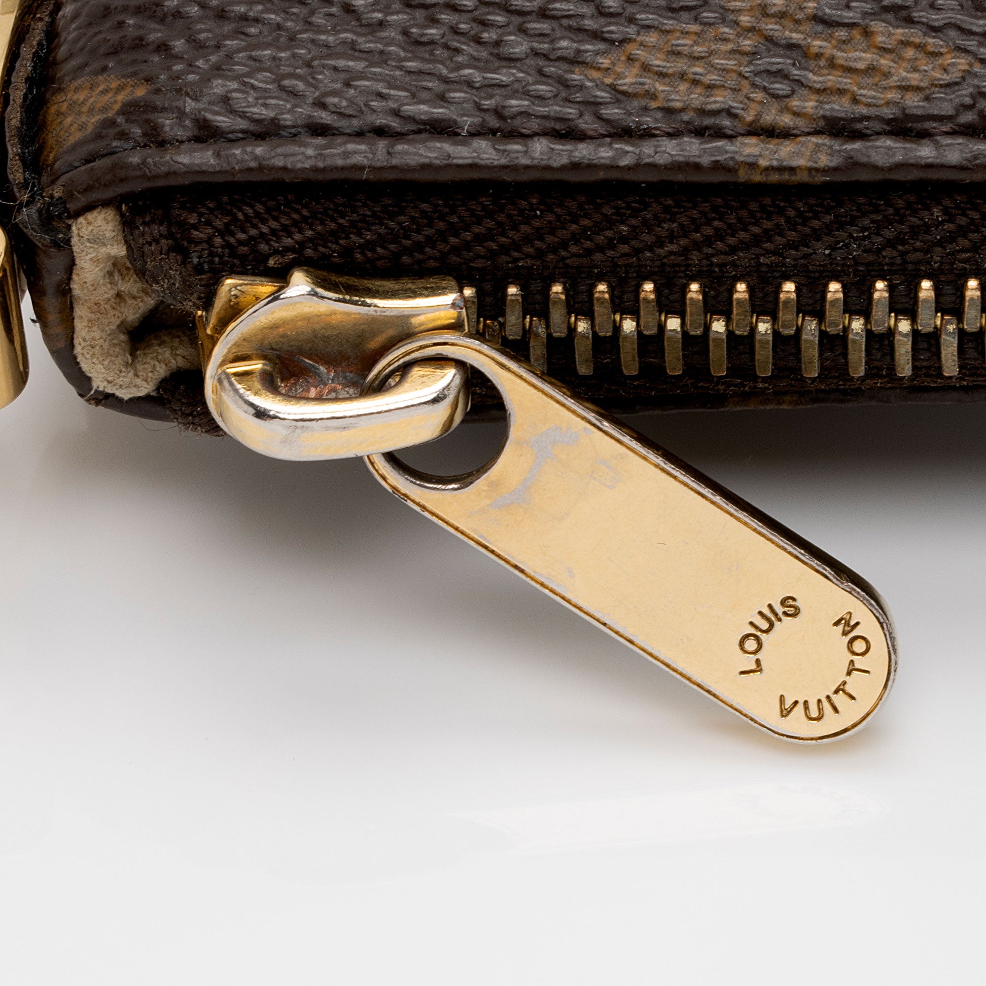 Louis Vuitton Monogram Canvas Milla MM Pochette (SHF-SUsMut)