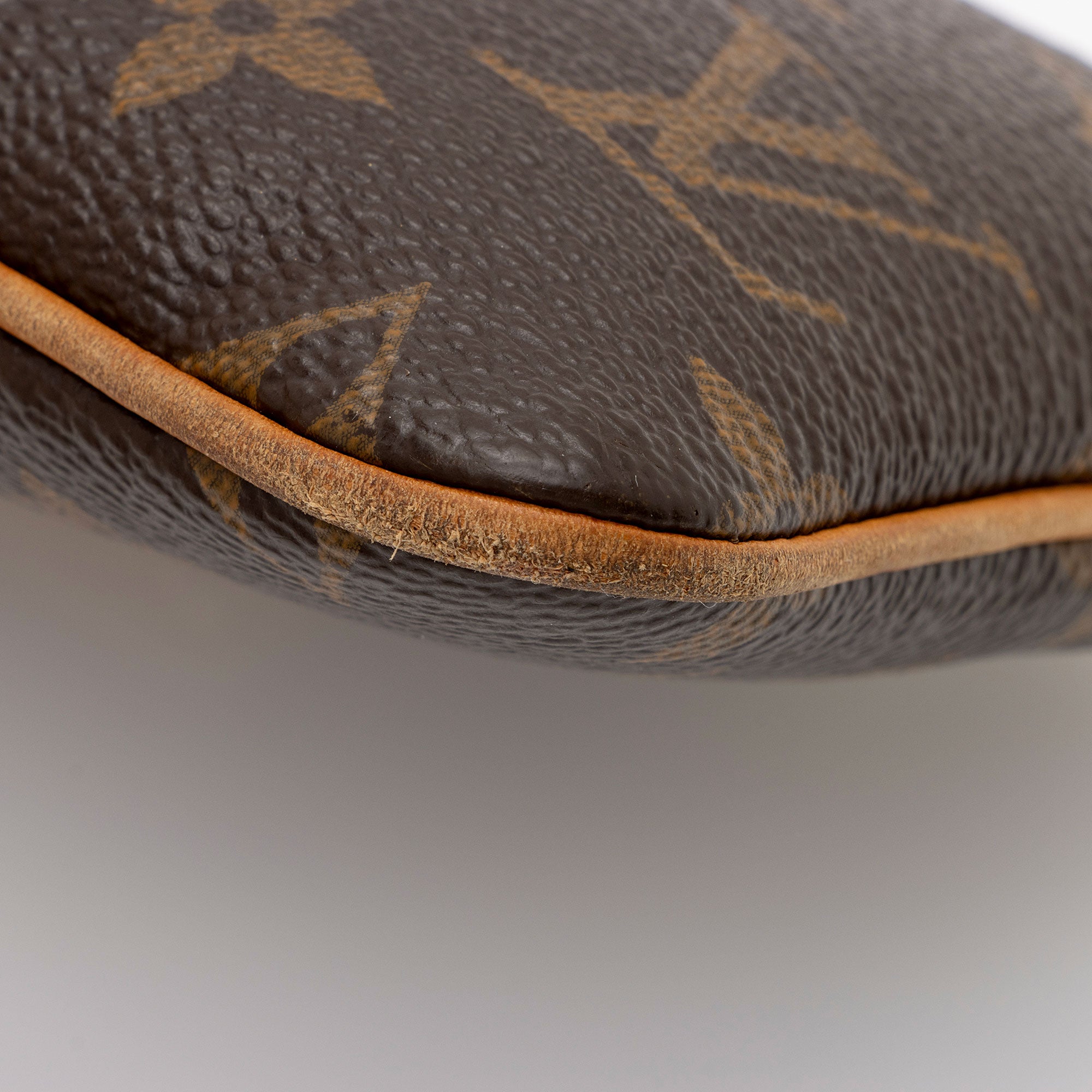 Louis Vuitton Monogram Canvas Milla MM Pochette (SHF-SUsMut)