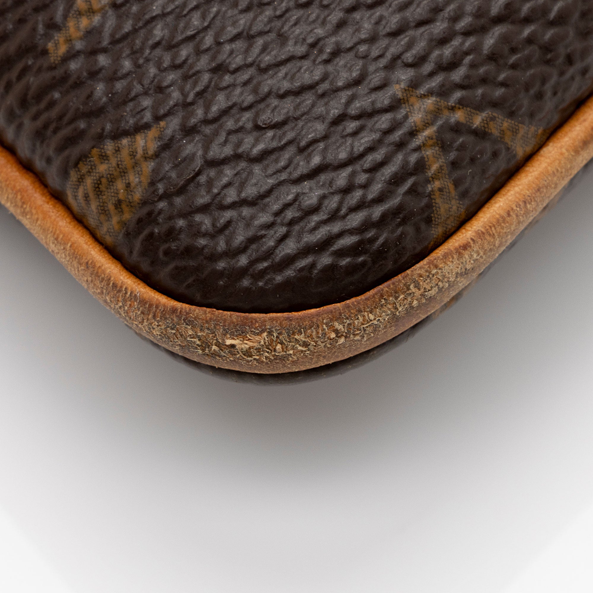 Louis Vuitton Monogram Canvas Milla MM Pochette (SHF-SUsMut)