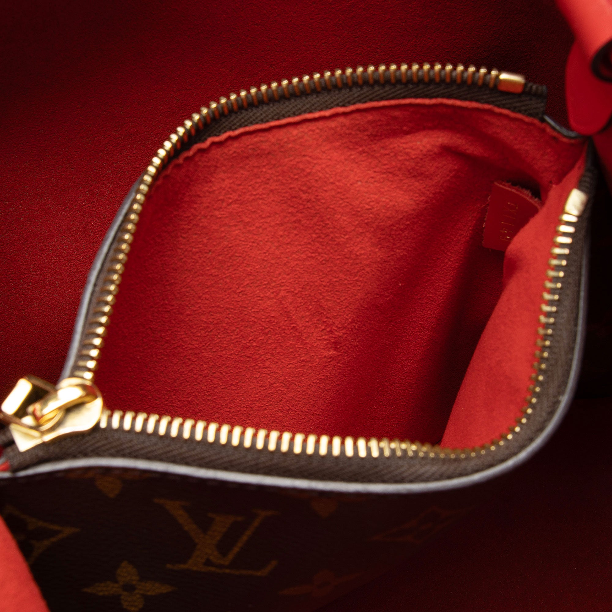 Louis Vuitton Monogram Canvas Neonoe MM Shoulder Bag (SHF-5loHtT)