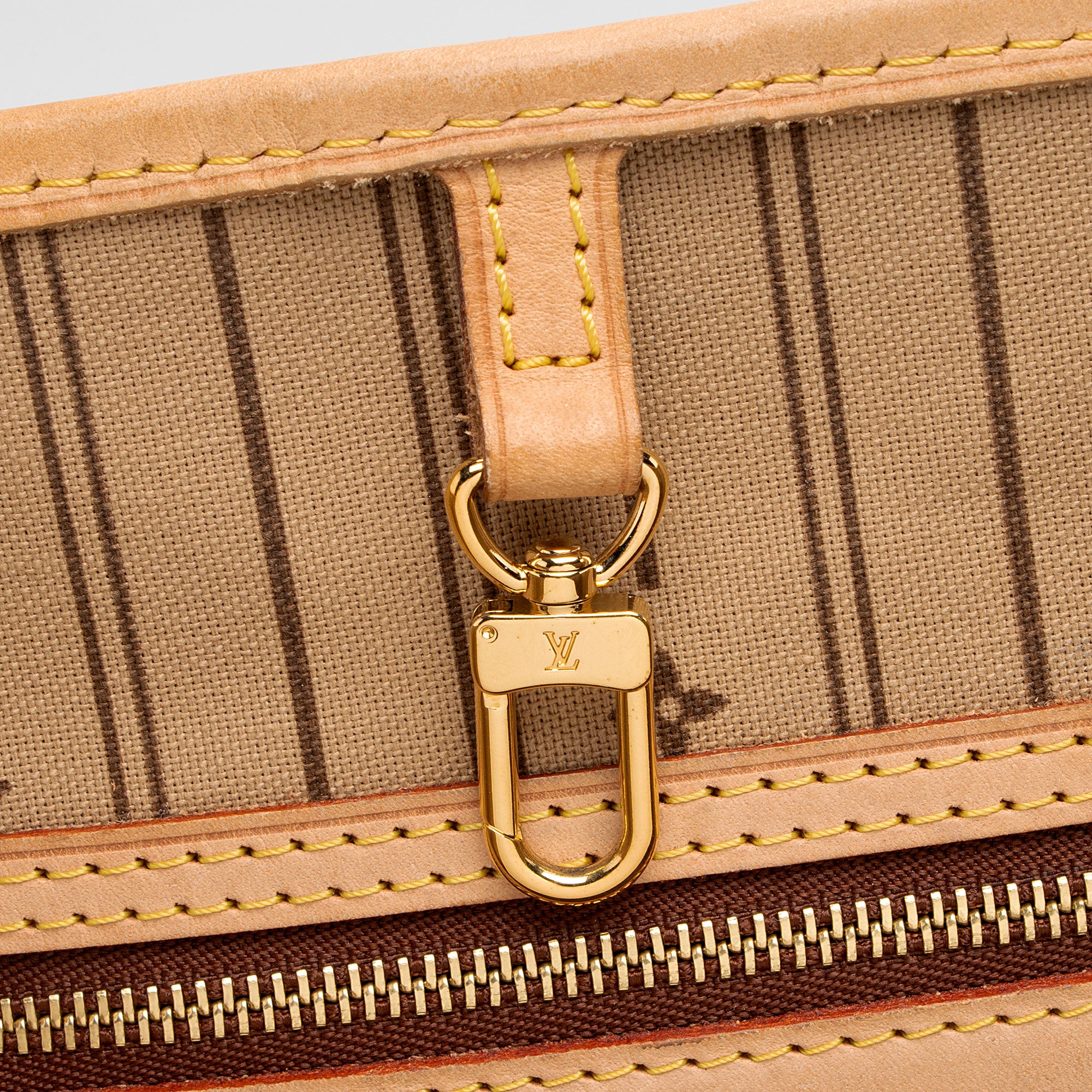 Louis Vuitton Monogram Canvas Neverfull GM Tote (SHF-n869XF)