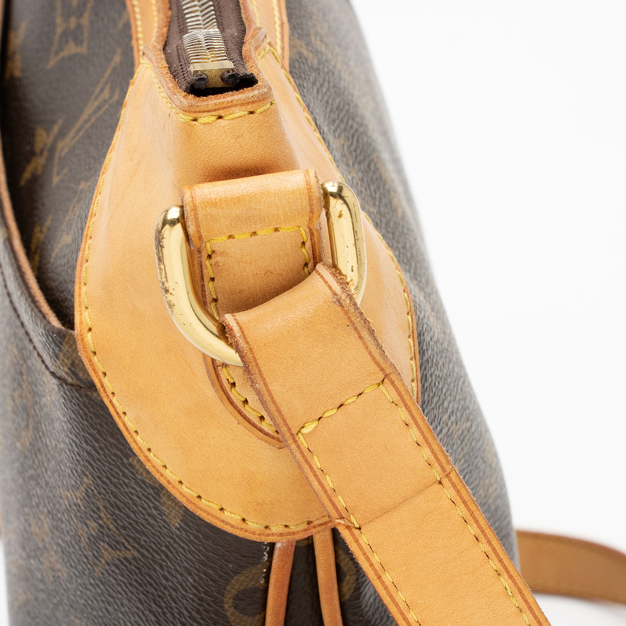 Louis Vuitton Monogram Canvas Odeon MM Shoulder Bag (SHF-ytBz6I)
