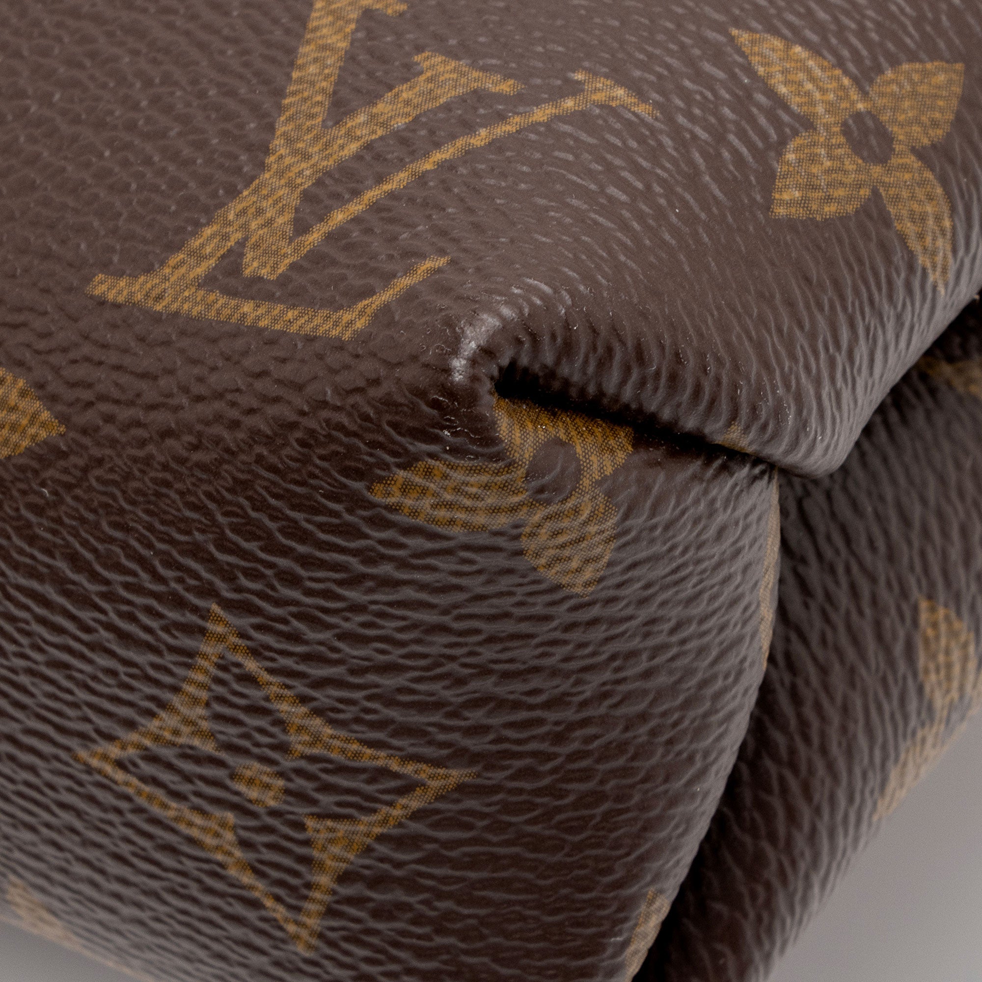 Louis Vuitton Monogram Canvas Pallas Chain Shoulder Bag (SHF-0DnP5y)