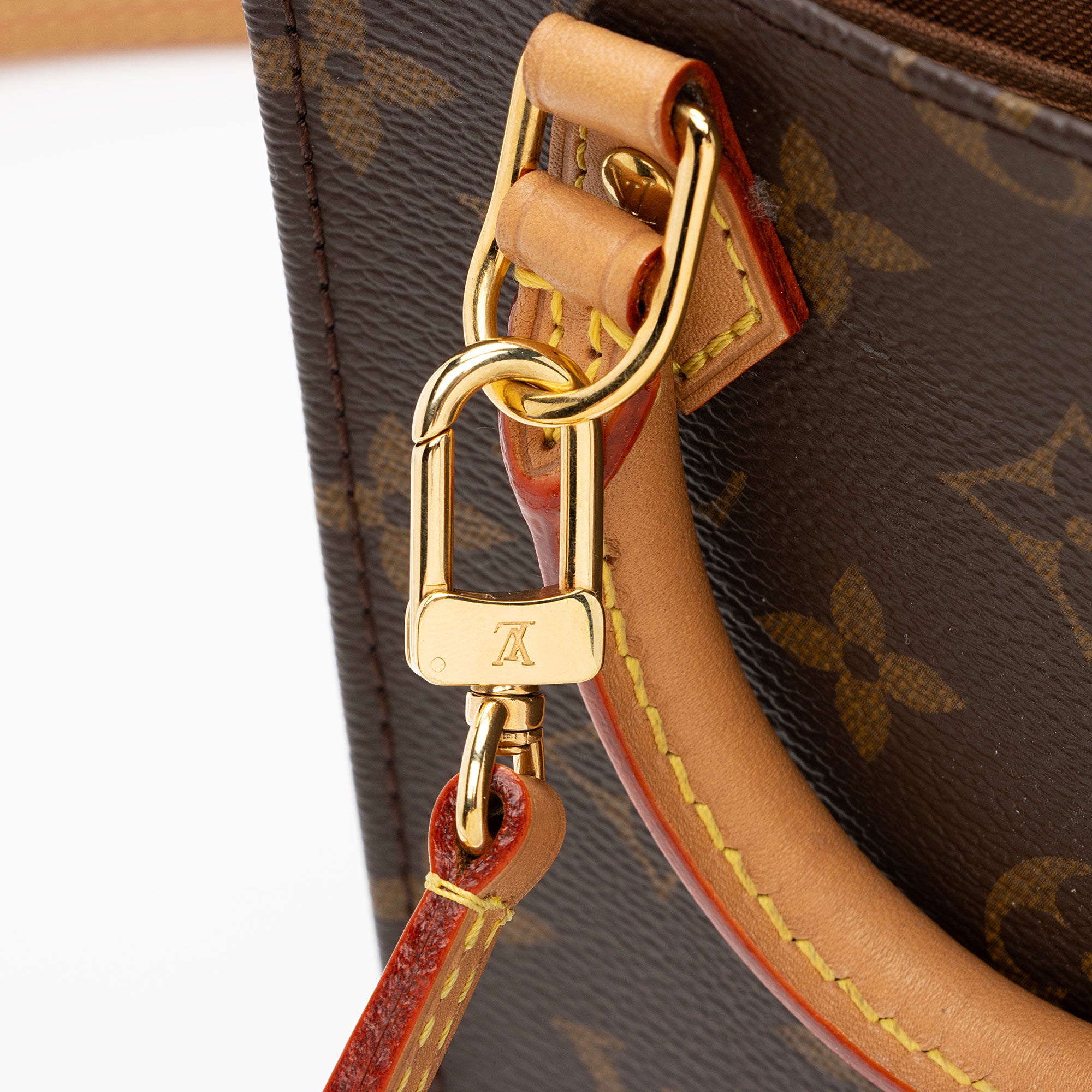 Louis Vuitton Monogram Canvas Petit Sac Plat Shoulder Bag (SHF-XKuDno)