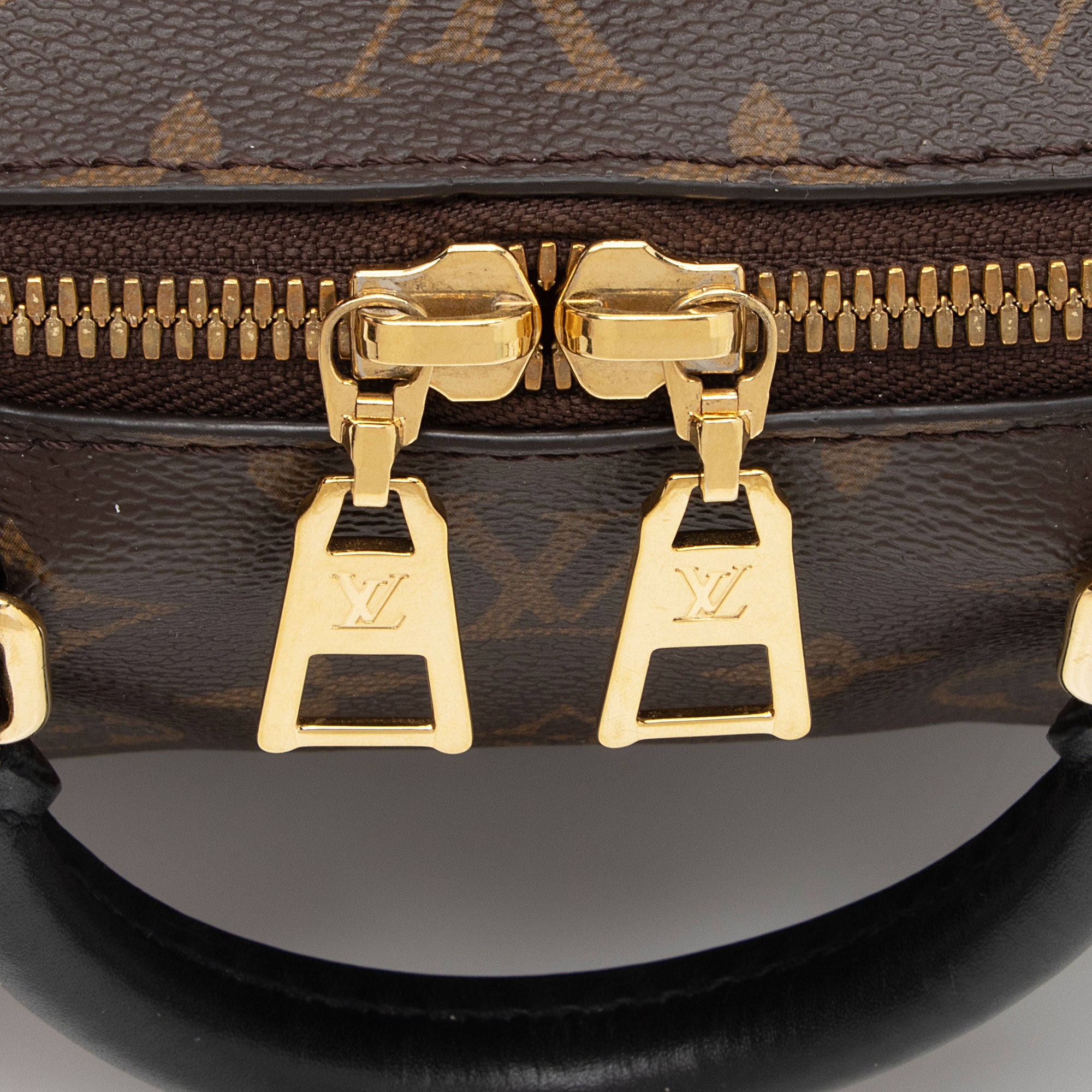 Louis Vuitton Monogram Canvas Petite Malle Souple Satchel (SHF-UveJUa)