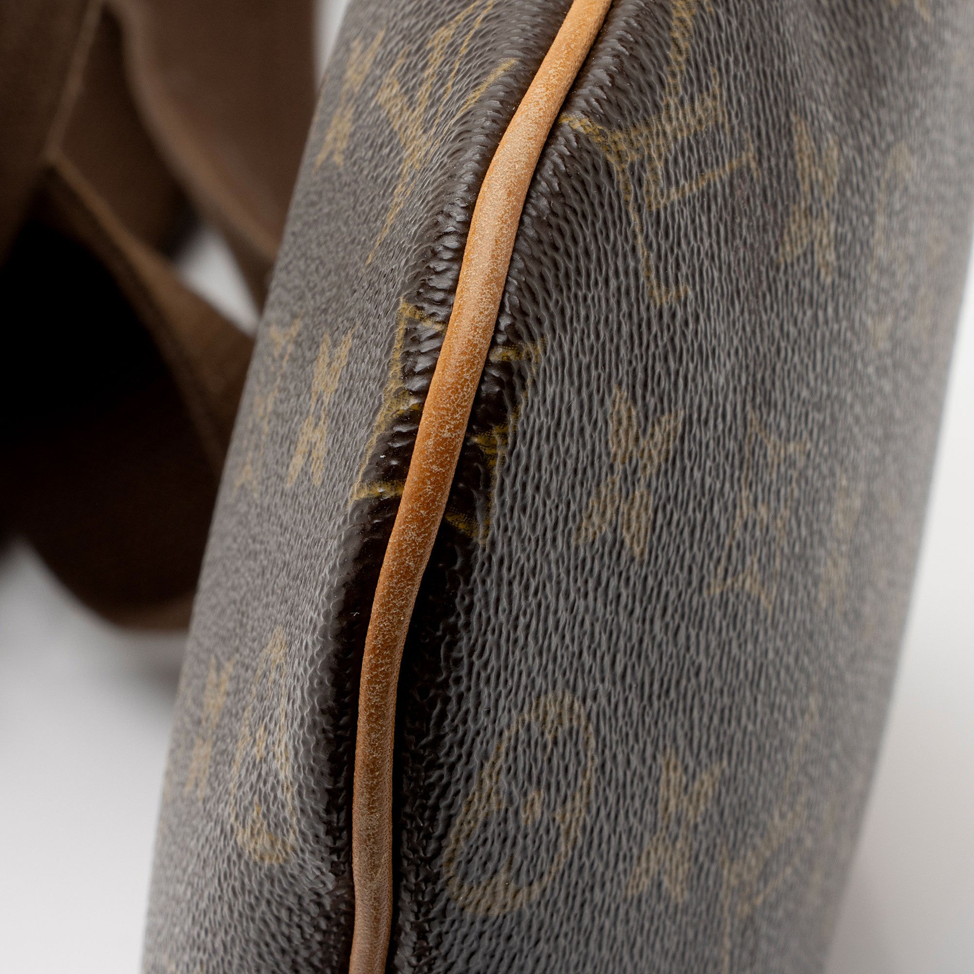 Louis Vuitton Monogram Canvas Pochette Bosphore Messenger (SHF-hgoYEp)
