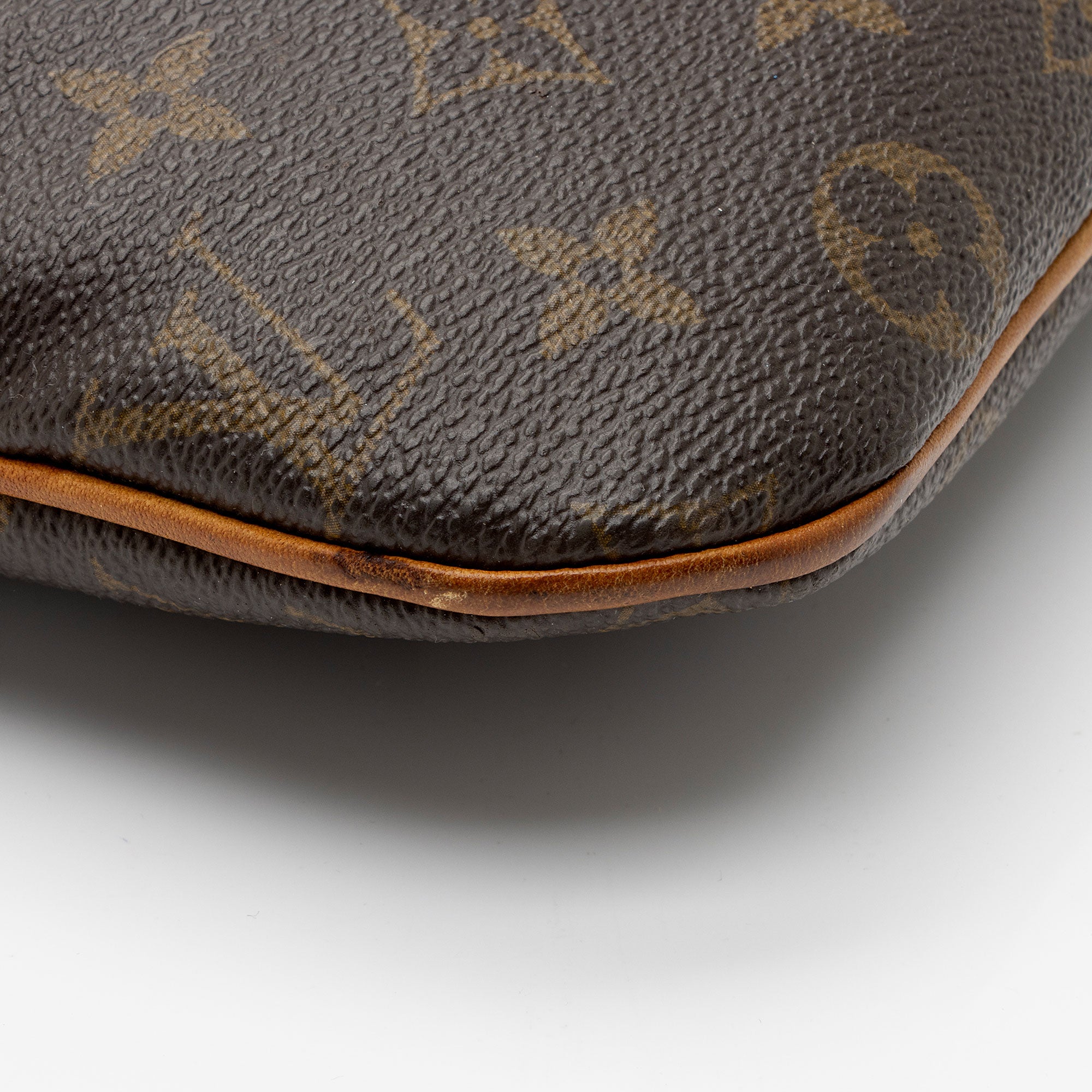 Louis Vuitton Monogram Canvas Pochette Bosphore Messenger (SHF-72xMgM)