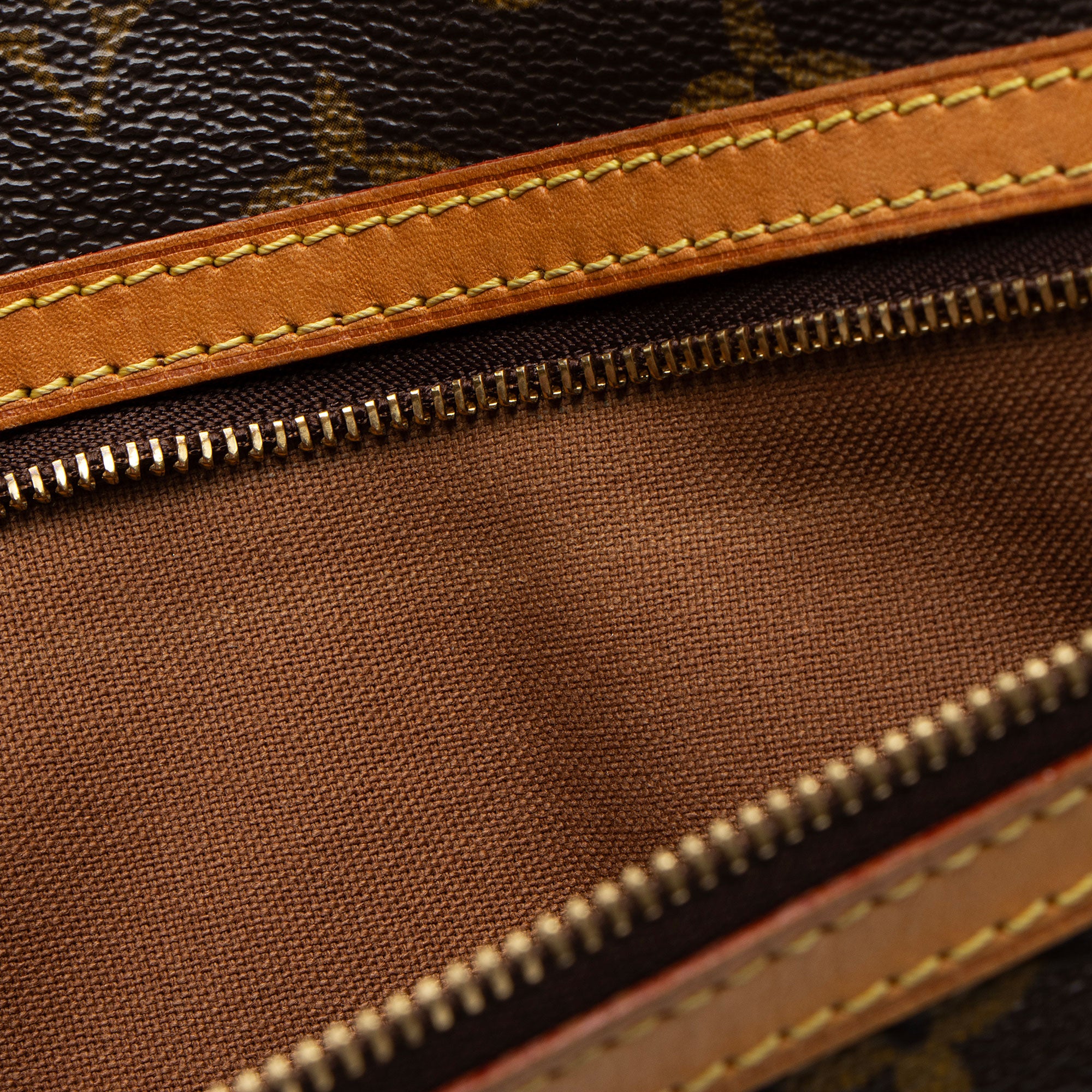 Louis Vuitton Monogram Canvas Pochette Bosphore Messenger (SHF-M14r03)