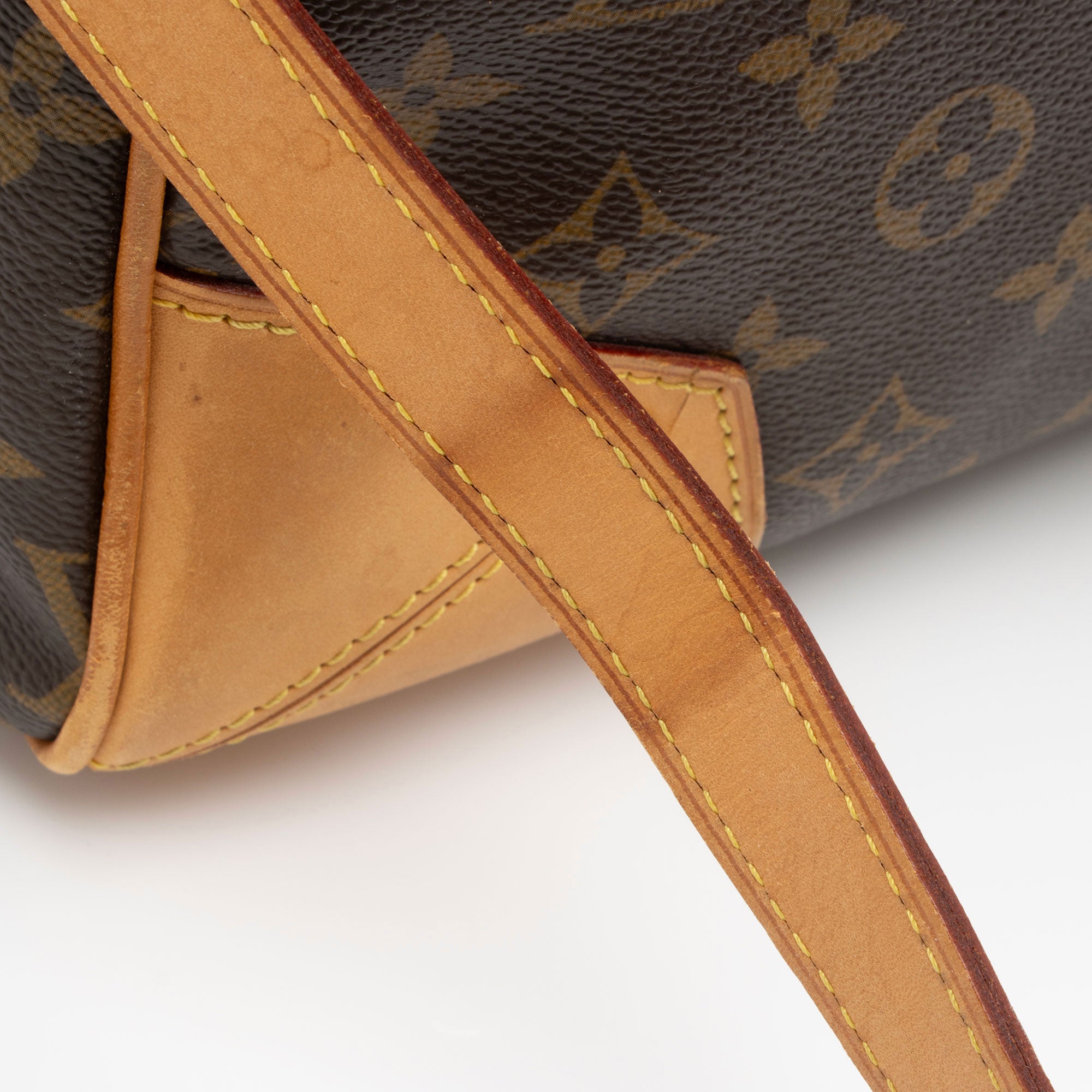 Louis Vuitton Monogram Canvas Retiro PM Satchel (SHF-4ZQnAq)