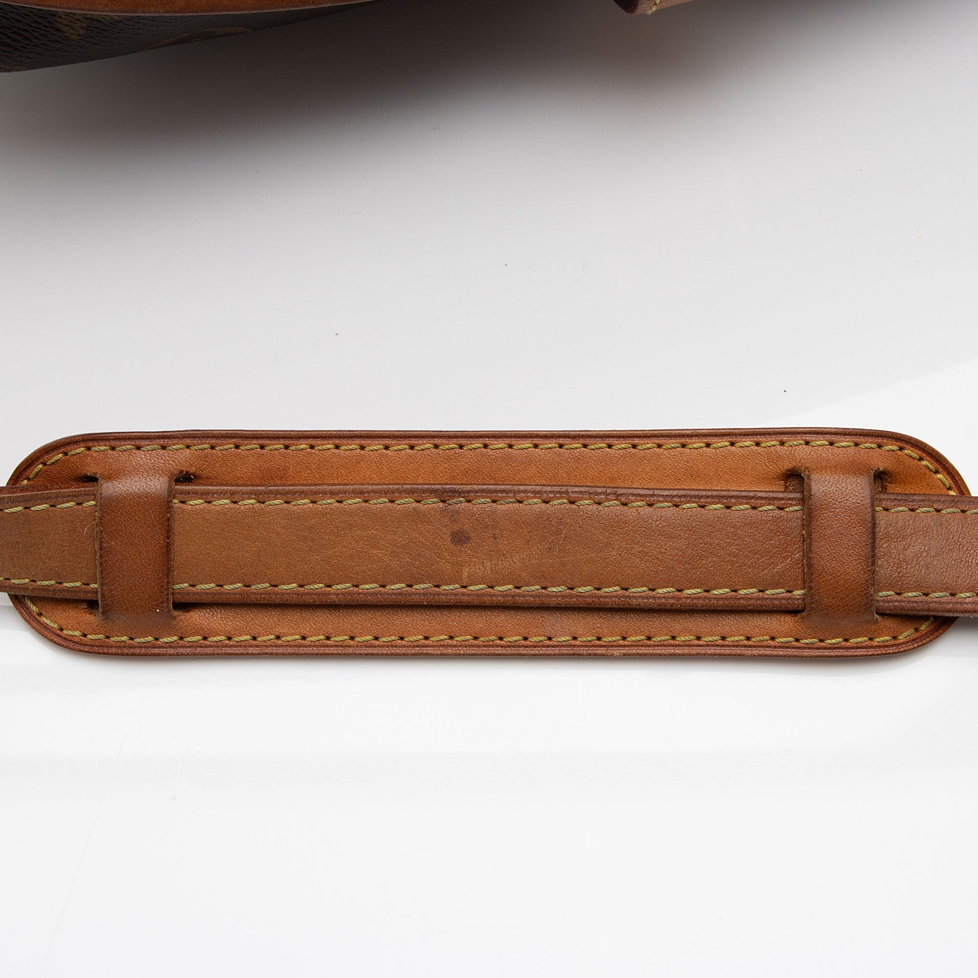 Louis Vuitton Monogram Canvas Saumur 30 Messenger Bag (SHF-0asoJo)