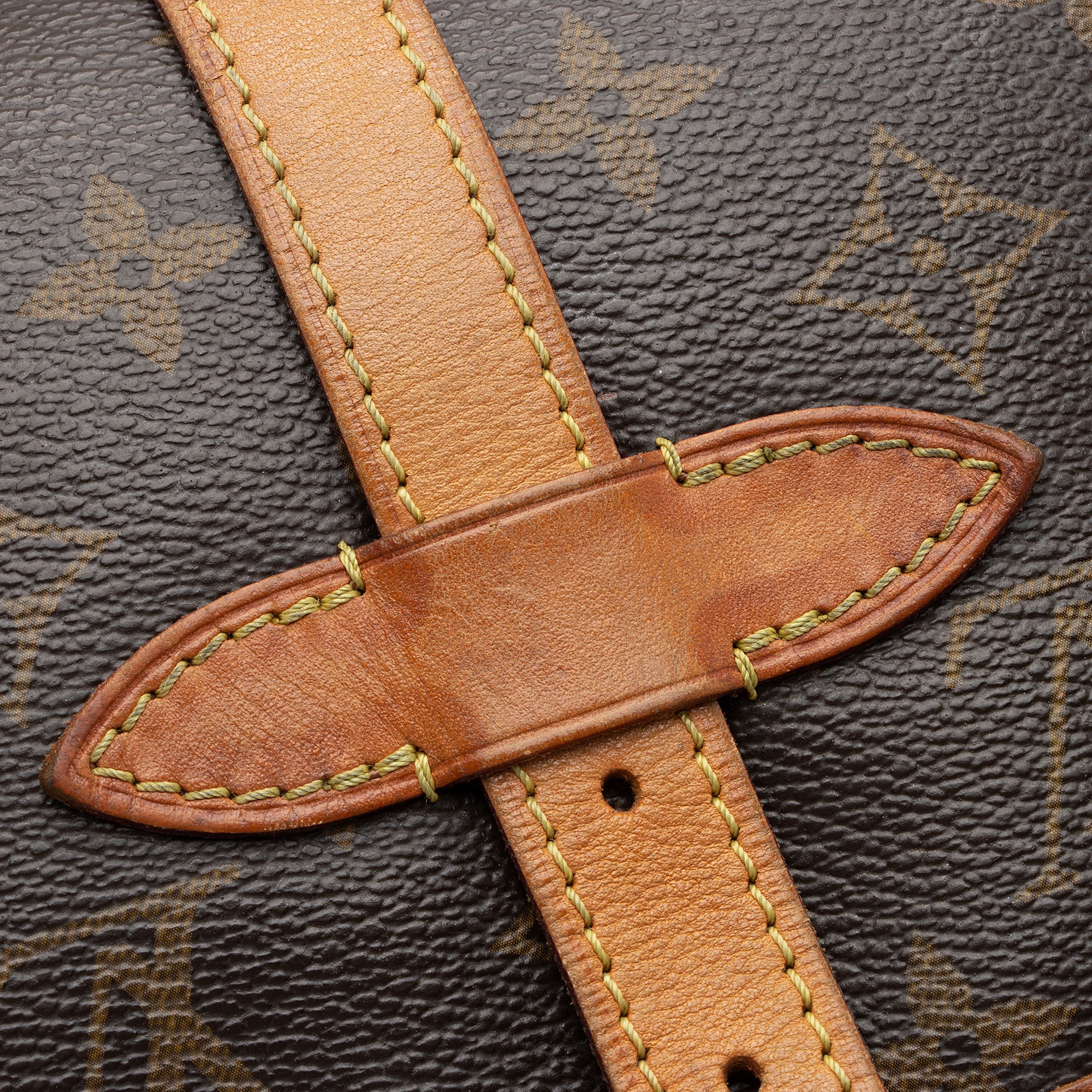 Louis Vuitton Monogram Canvas Saumur 30 Messenger Bag (SHF-0asoJo)