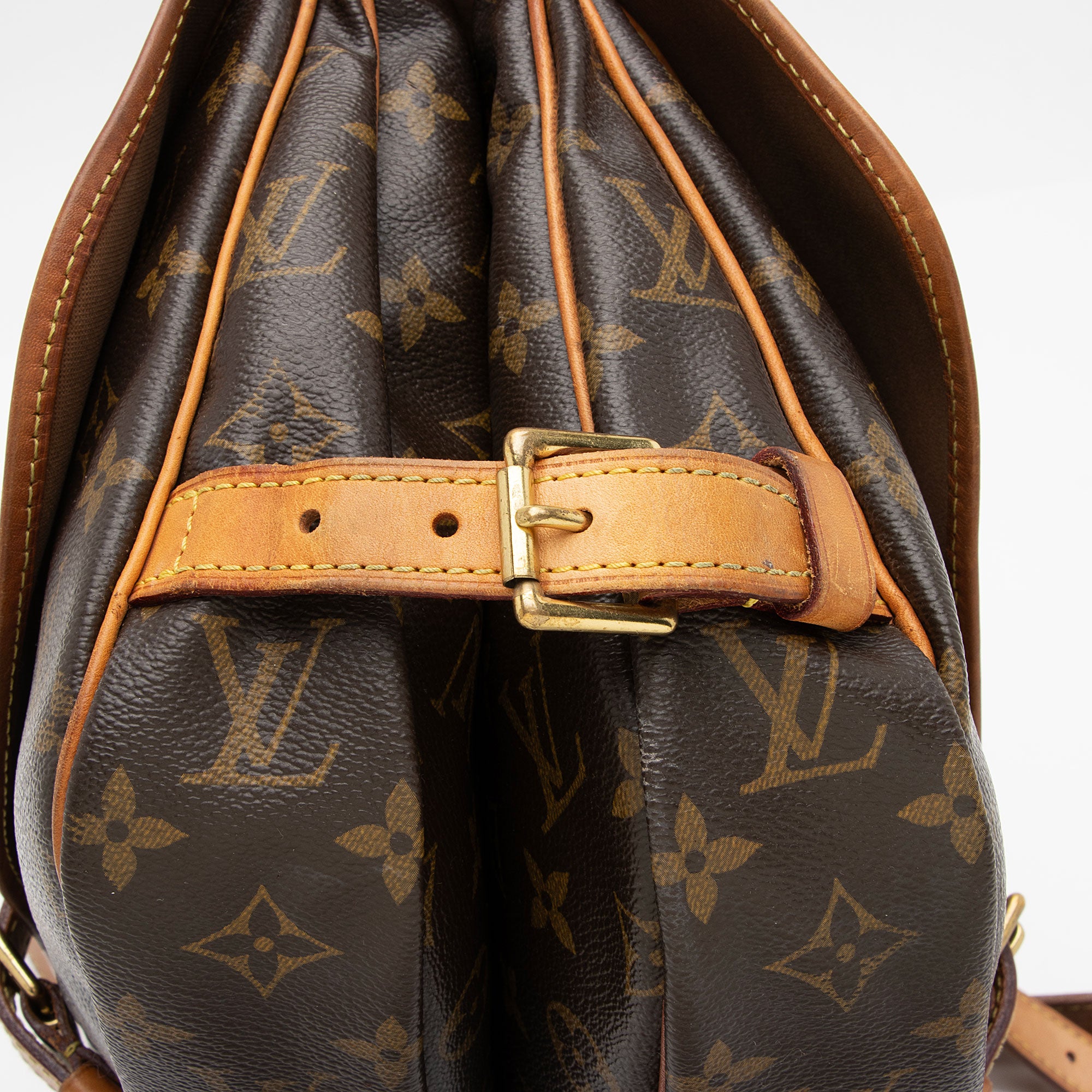 Louis Vuitton Monogram Canvas Saumur 30 Messenger Bag (SHF-0asoJo)