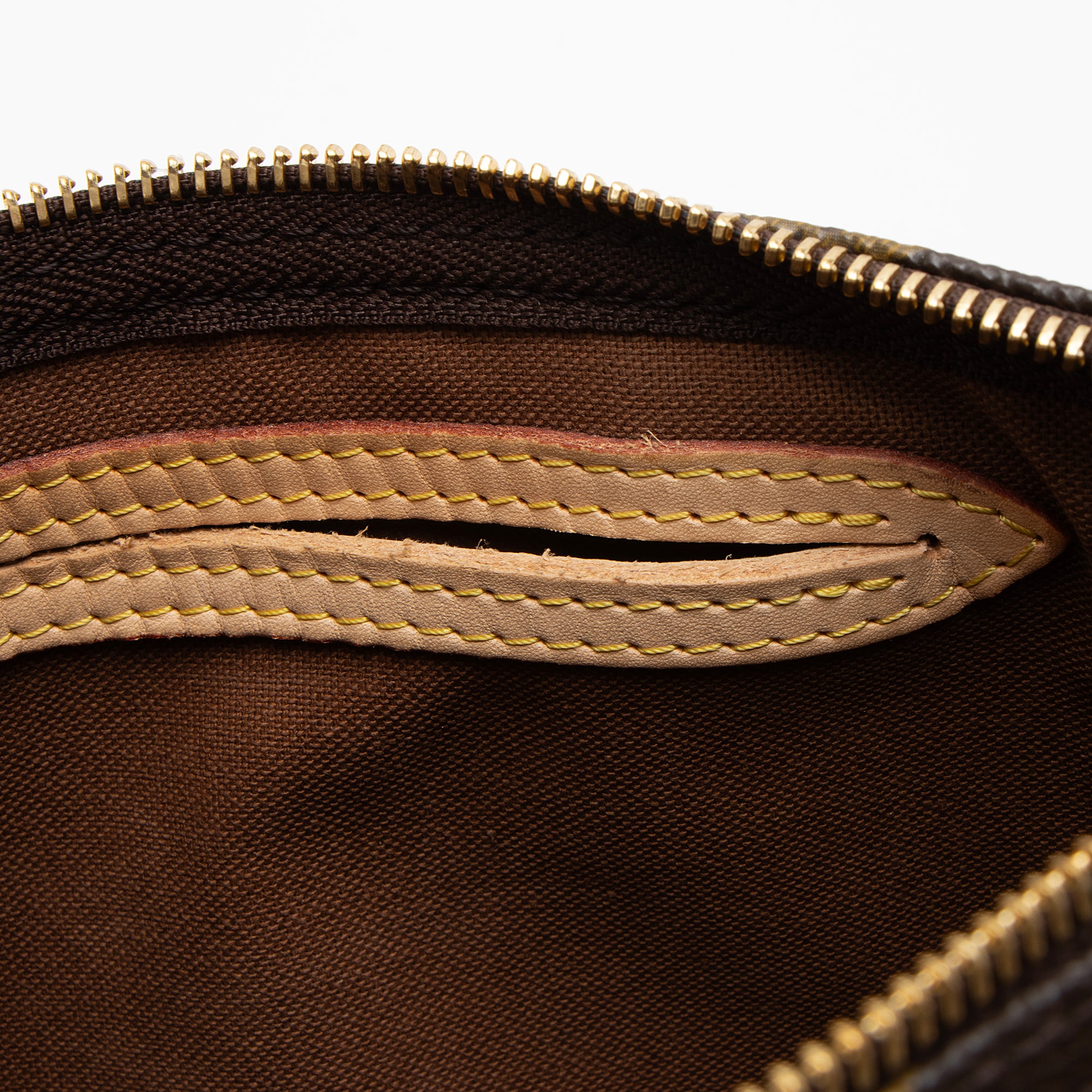 Louis Vuitton Monogram Canvas Speedy 25 Satchel (SHF-zlhtW7)