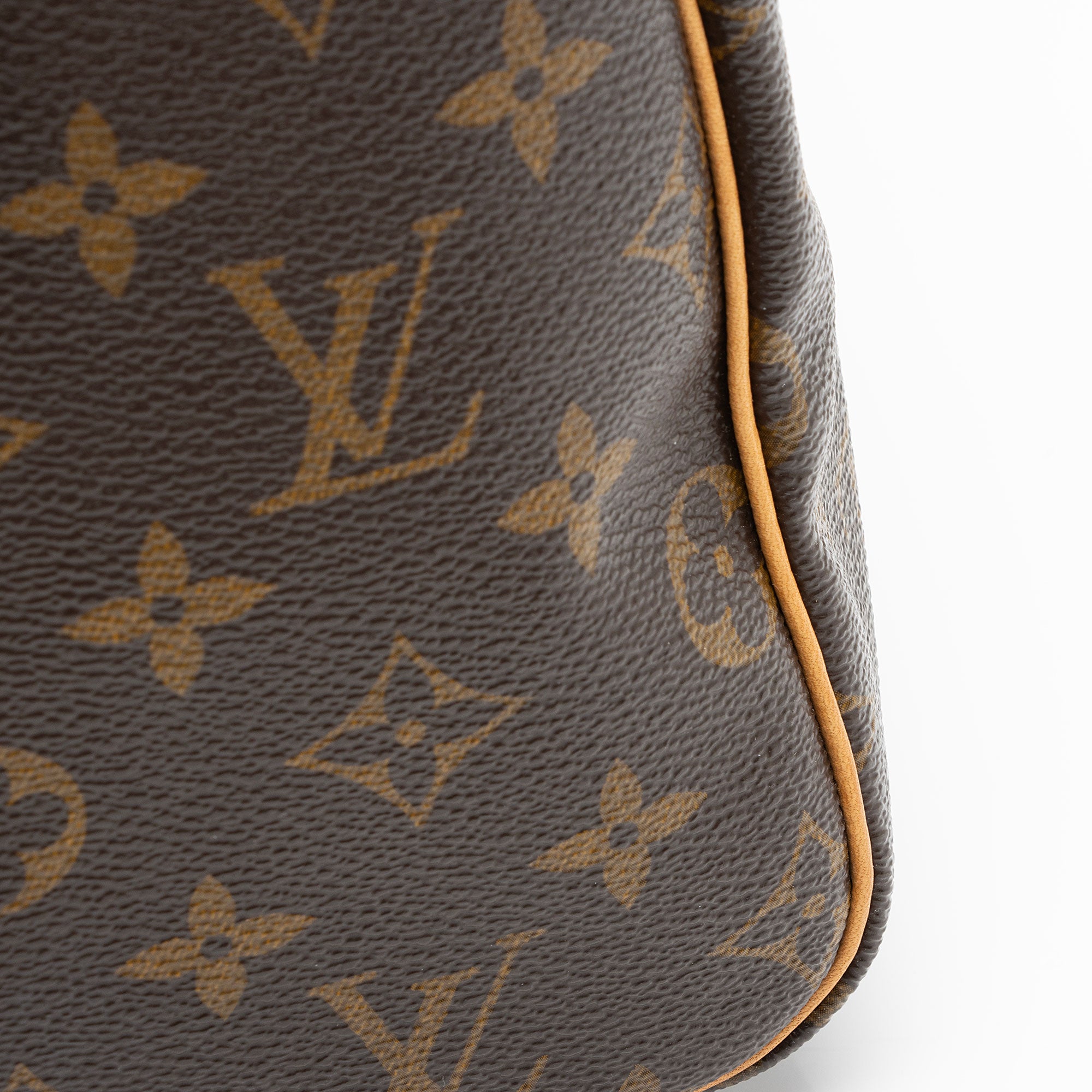 Louis Vuitton Monogram Canvas Speedy 30 Satchel (SHF-RP7lRy)