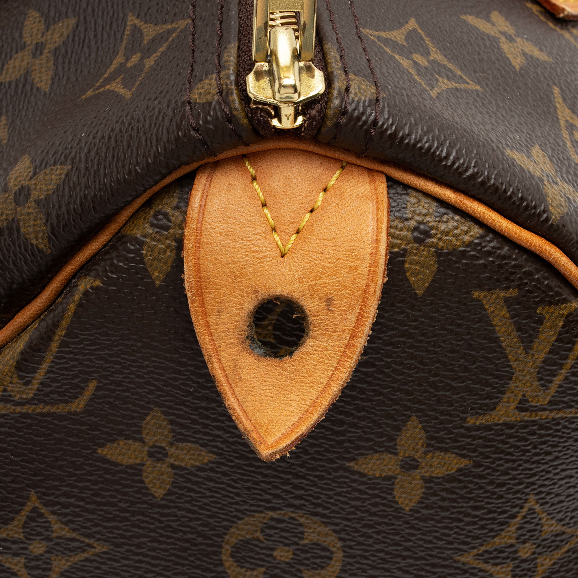 Louis Vuitton Monogram Canvas Speedy 30 Satchel (SHF-ru909w)
