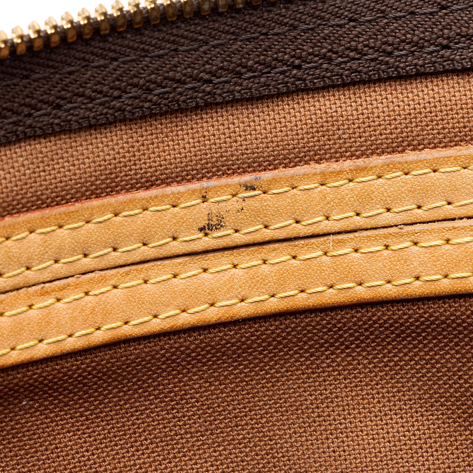 Louis Vuitton Monogram Canvas Speedy Bandouliere 35 Satchel (SHF-rOaWtz)