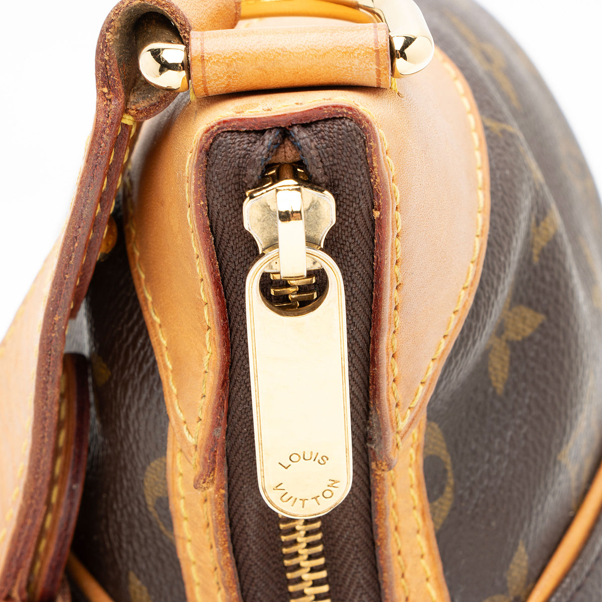 Louis Vuitton Monogram Canvas Thames PM Shoulder Bag