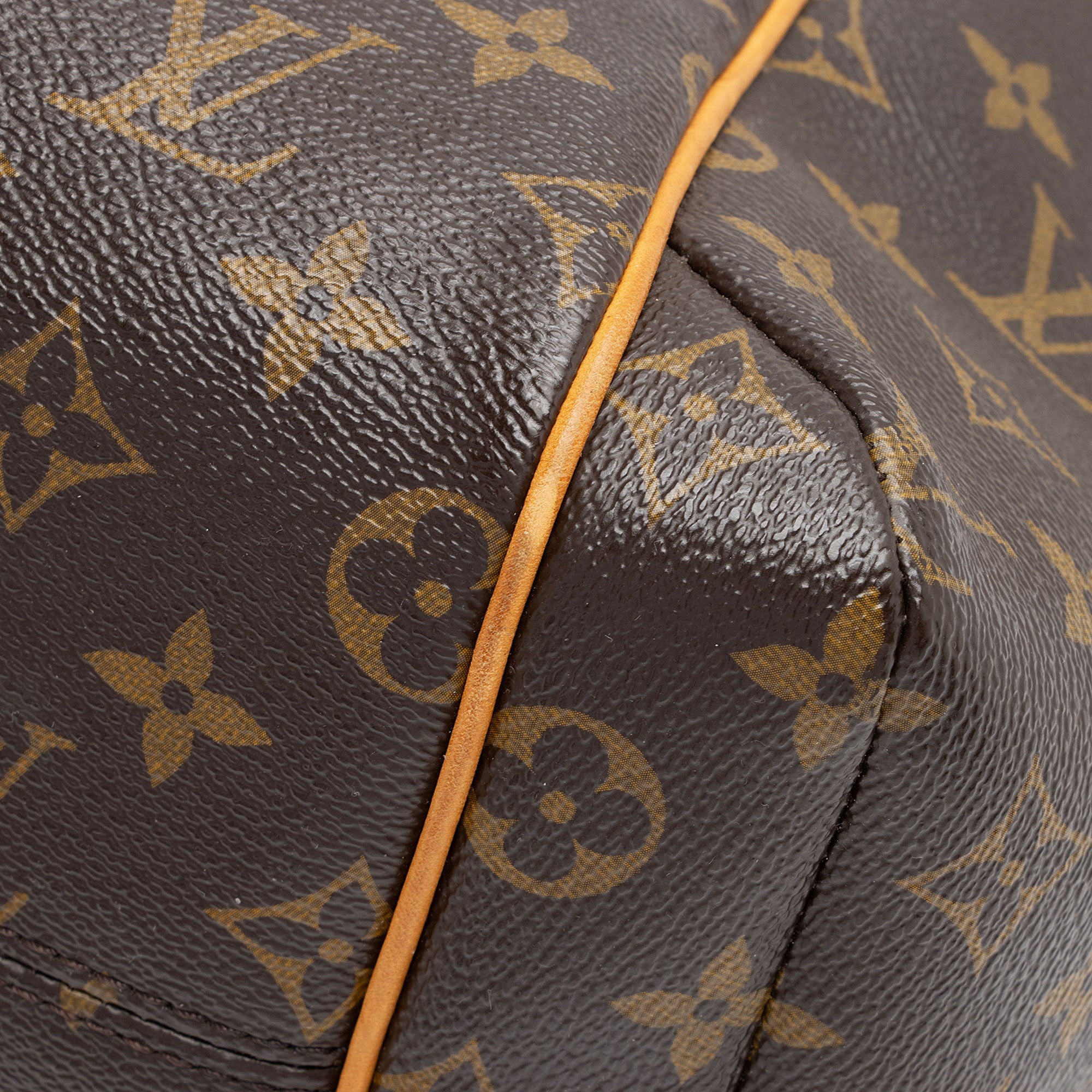 Louis Vuitton Monogram Canvas Totally MM Tote (SHF-zHrgRV)