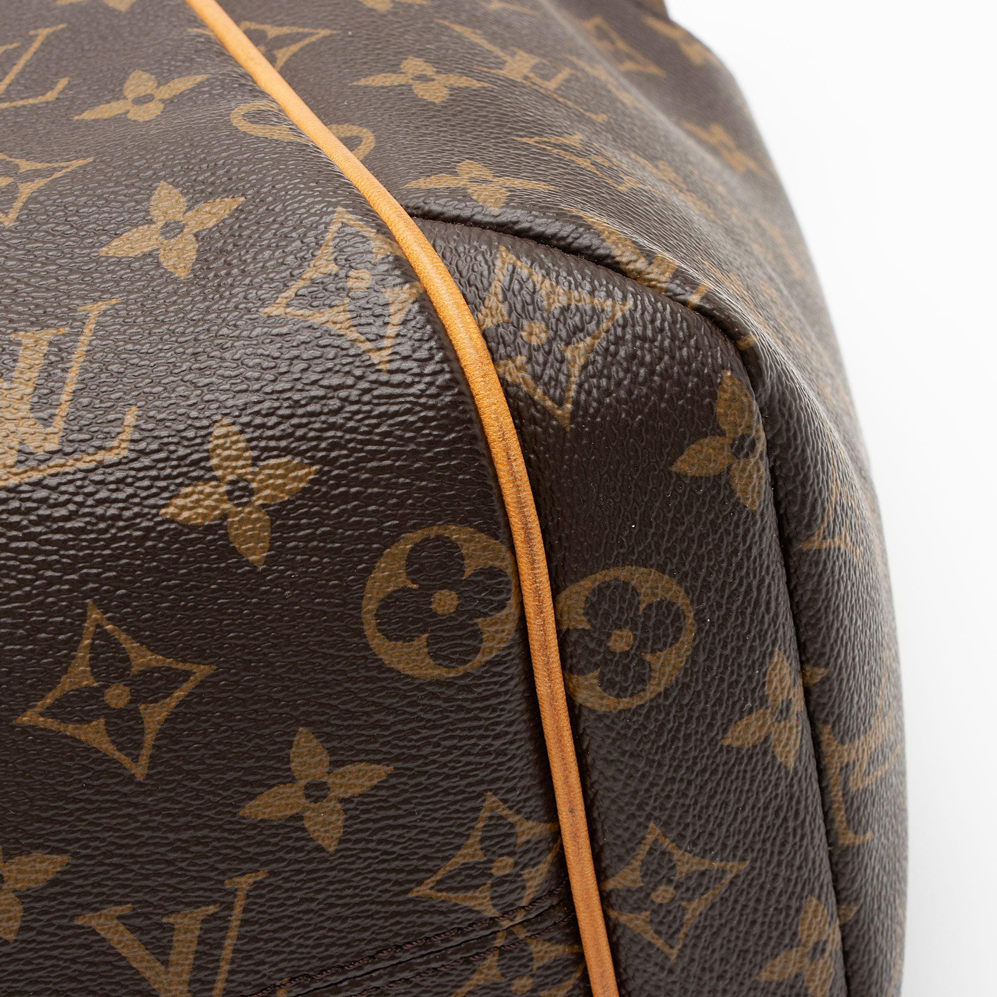 Louis Vuitton Monogram Canvas Totally MM Tote (SHF-ic8v5P)
