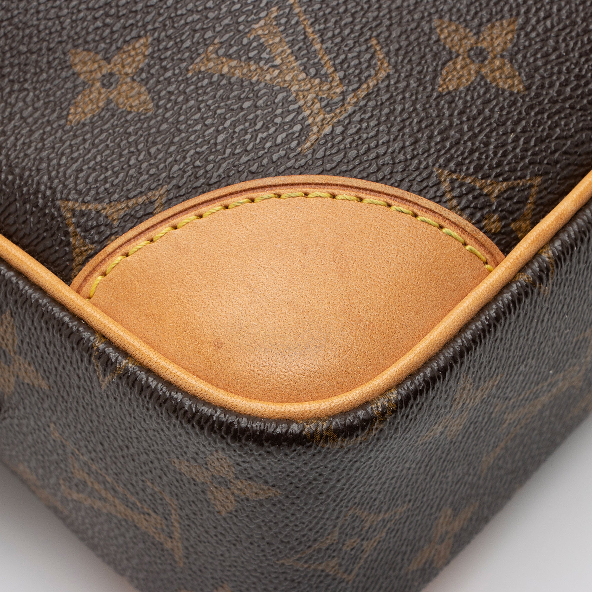 Louis Vuitton Monogram Canvas Trocadero 27 Shoulder Bag (SHF-DEAQoA)