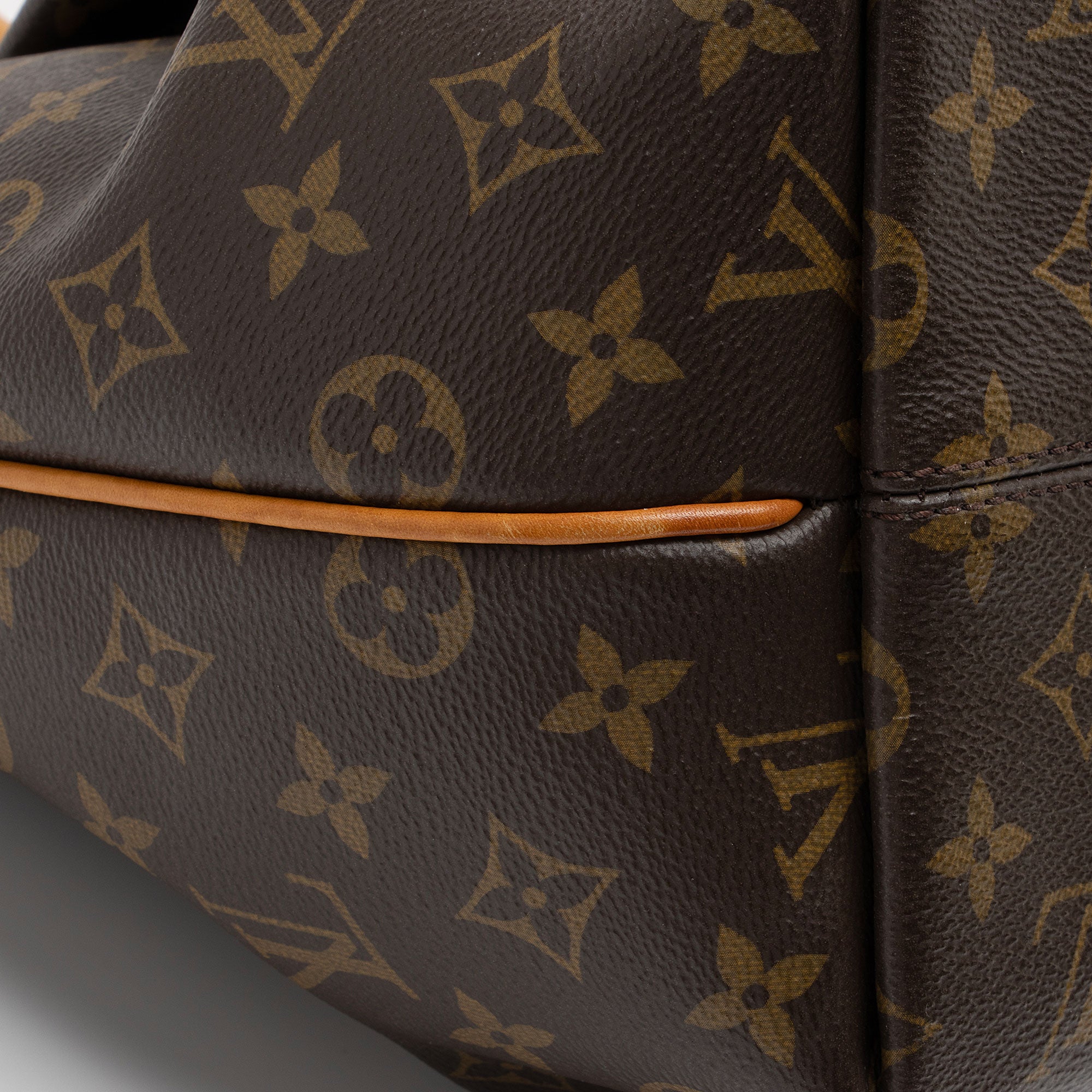 Louis Vuitton Monogram Canvas Turenne GM Satchel (SHF-OqBhej)