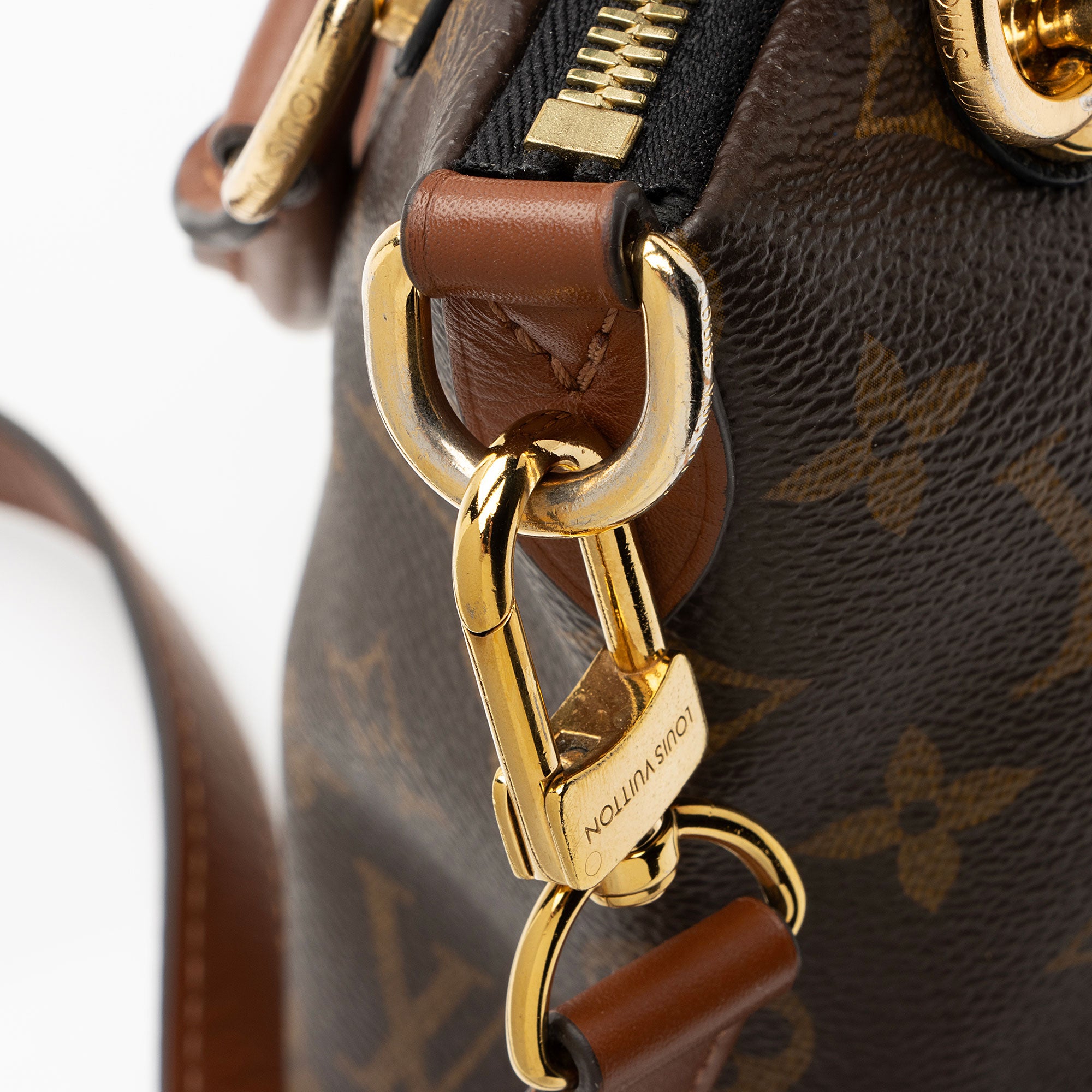 Louis Vuitton Monogram Canvas V Tote BB (SHF-Usc1kb)