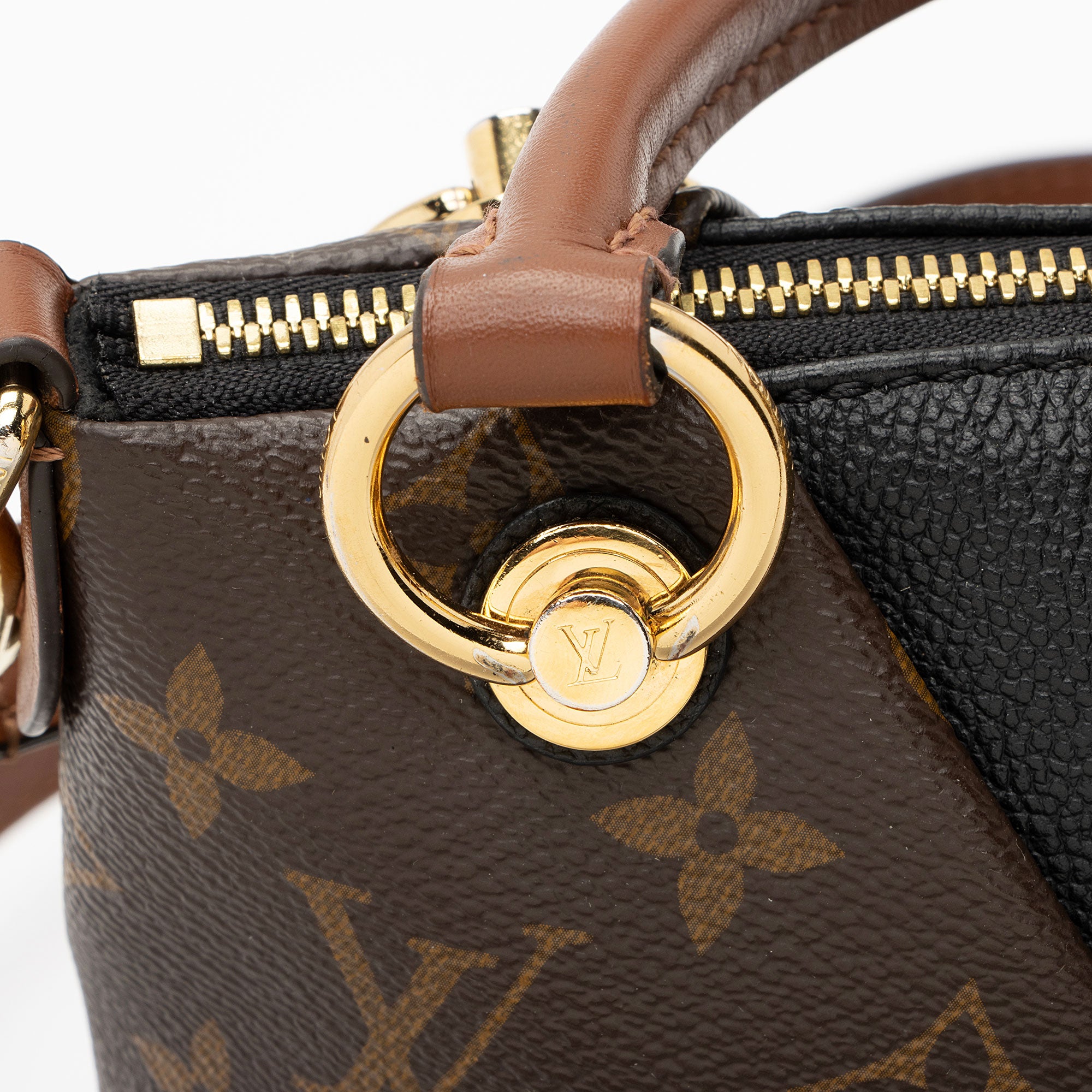 Louis Vuitton Monogram Canvas V Tote BB (SHF-Usc1kb)
