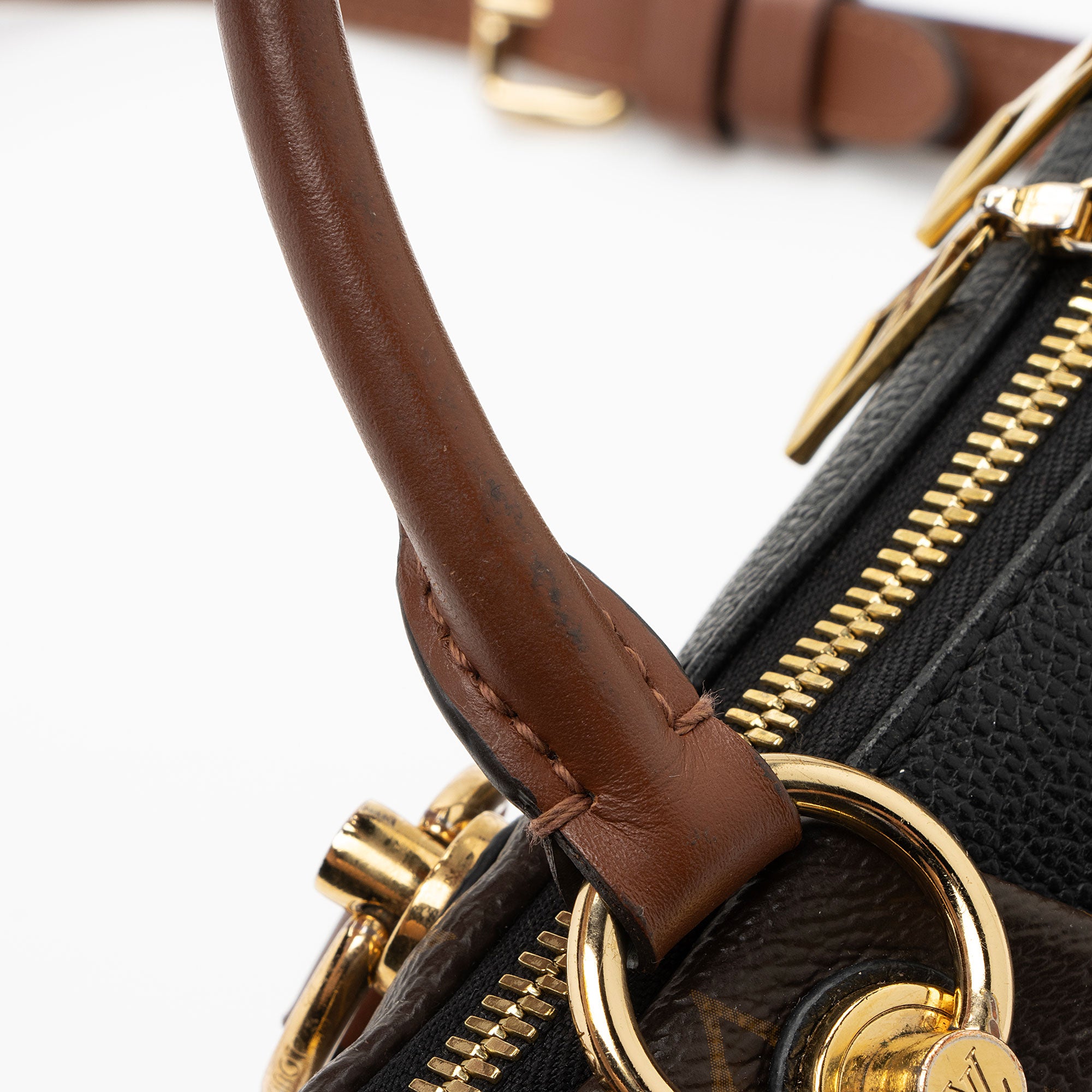 Louis Vuitton Monogram Canvas V Tote BB (SHF-Usc1kb)