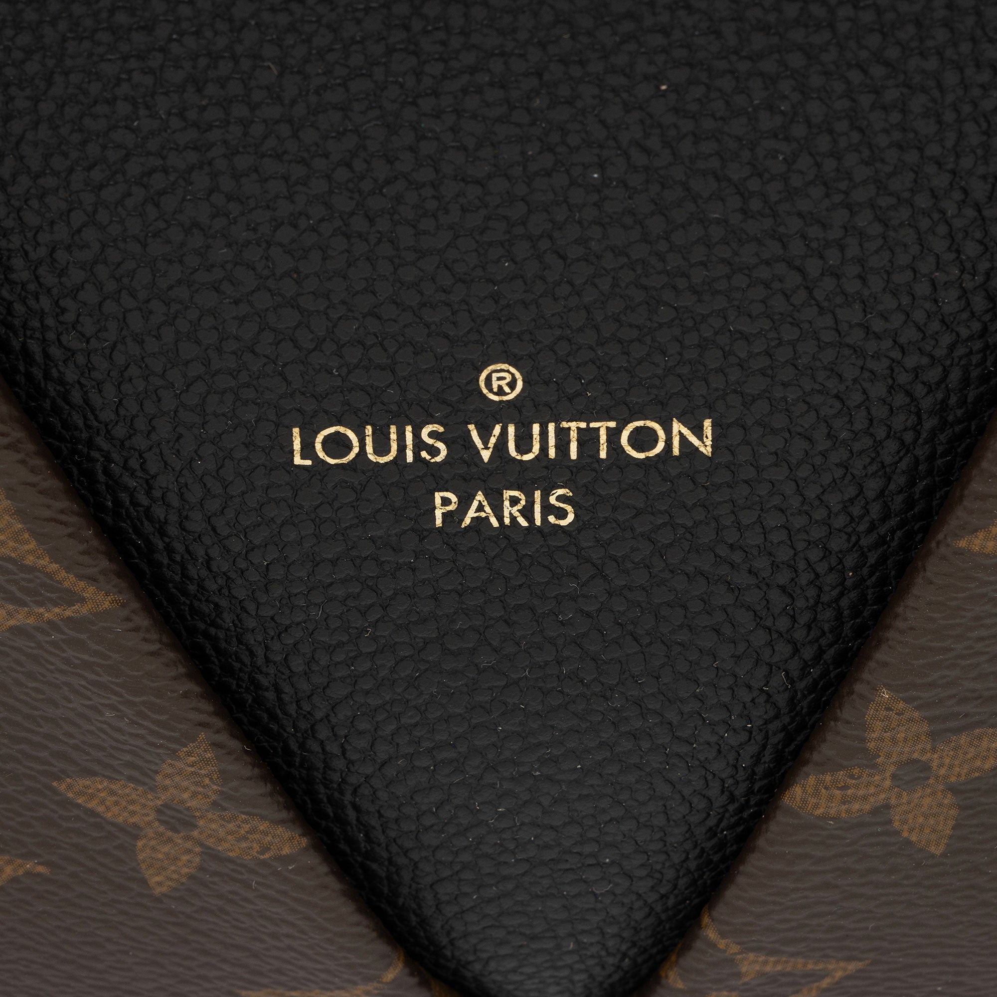 Louis Vuitton Monogram Canvas V Tote BB (SHF-Usc1kb)