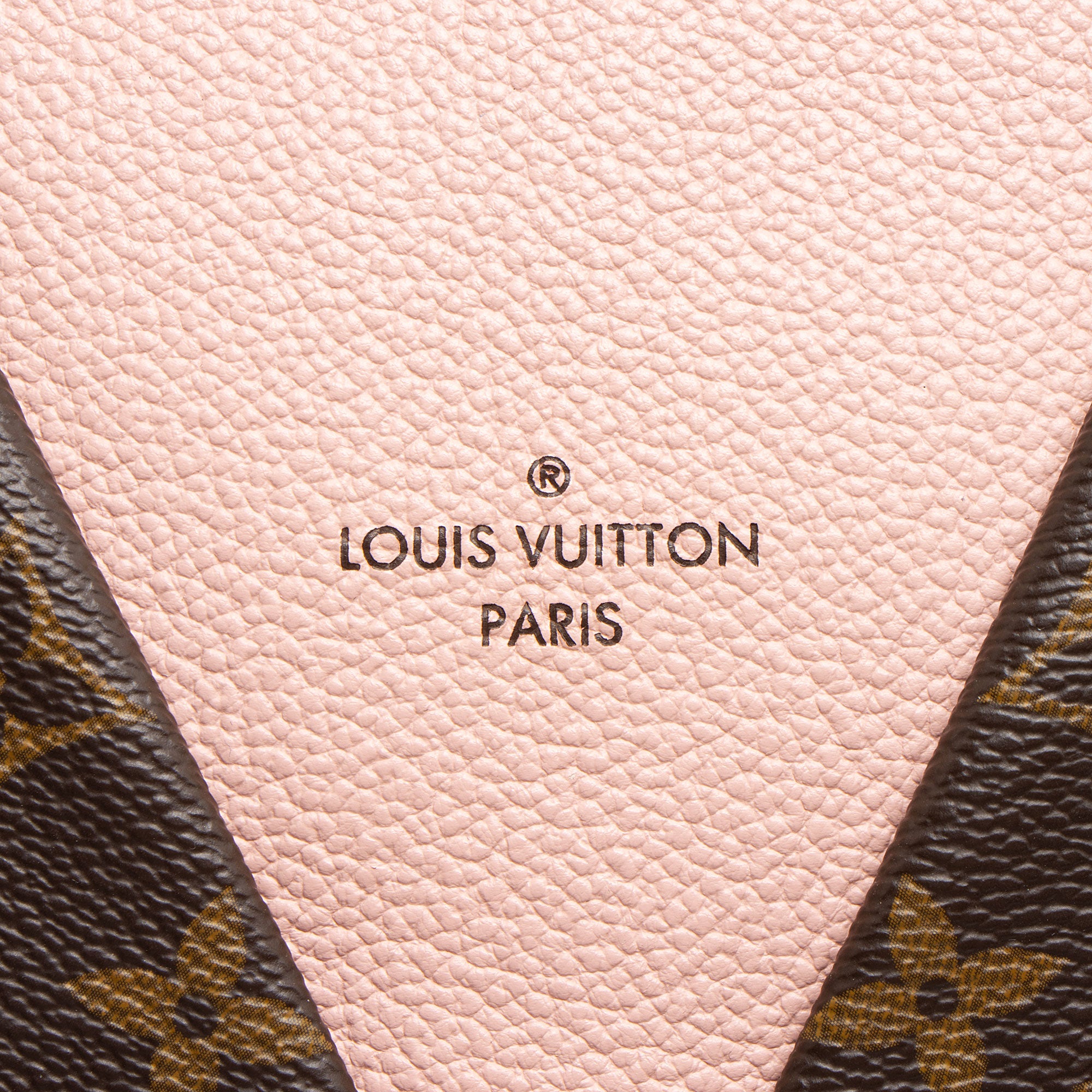 Louis Vuitton Monogram Canvas V Tote BB (SHF-m056eT)