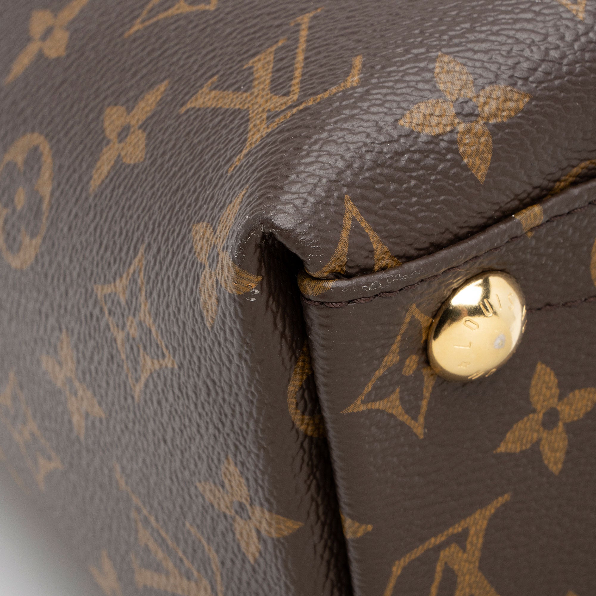 Louis Vuitton Monogram Canvas V Tote MM (SHF-mj9iOY)