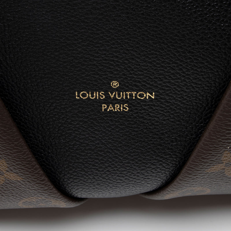 Louis Vuitton Monogram Canvas V Tote MM (SHF-mj9iOY)